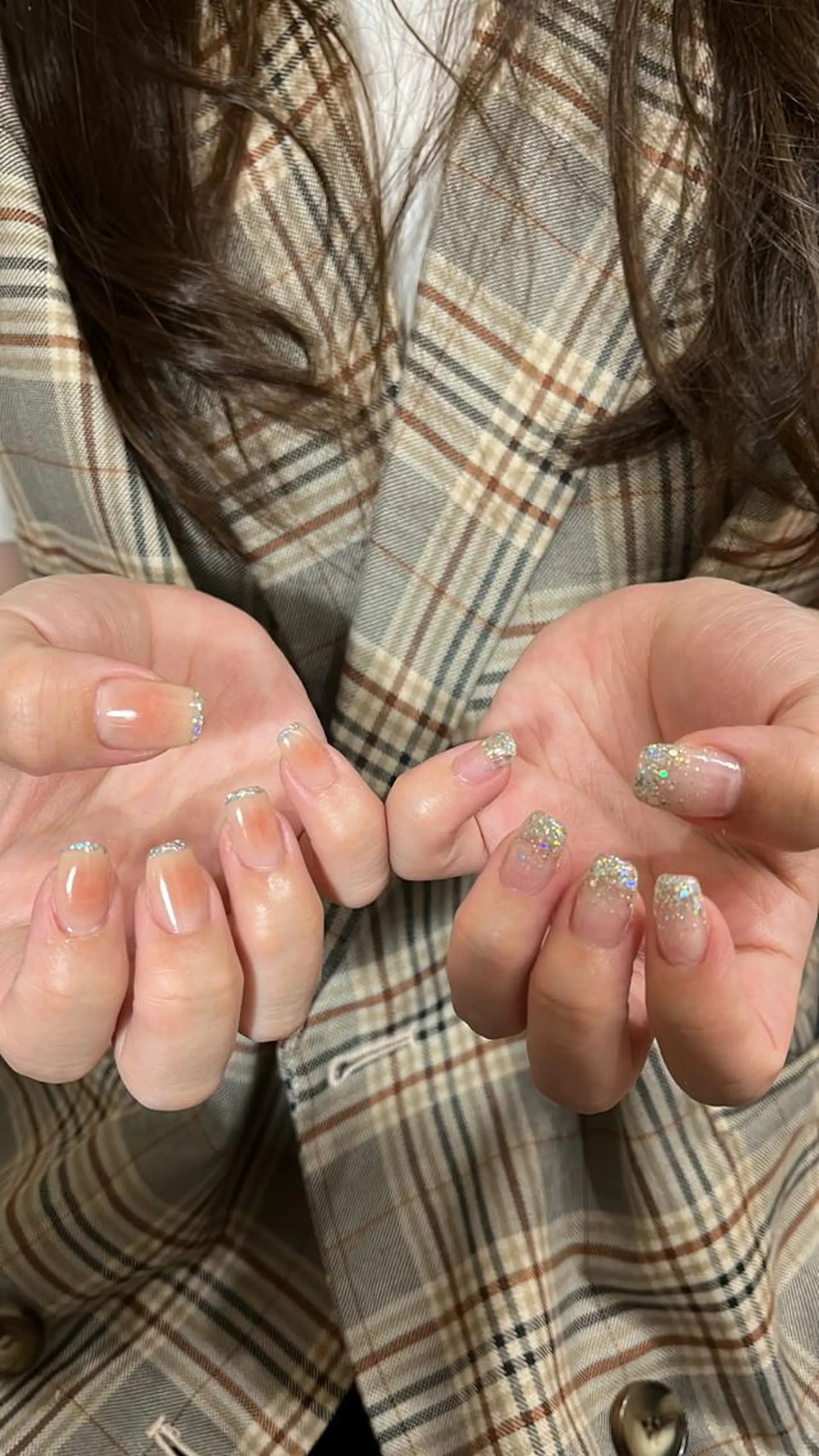 ネイル チークネイル ラメ(グリッター) ラメグラデーション ハンドネイル 梶山 美月のネイルデザイン