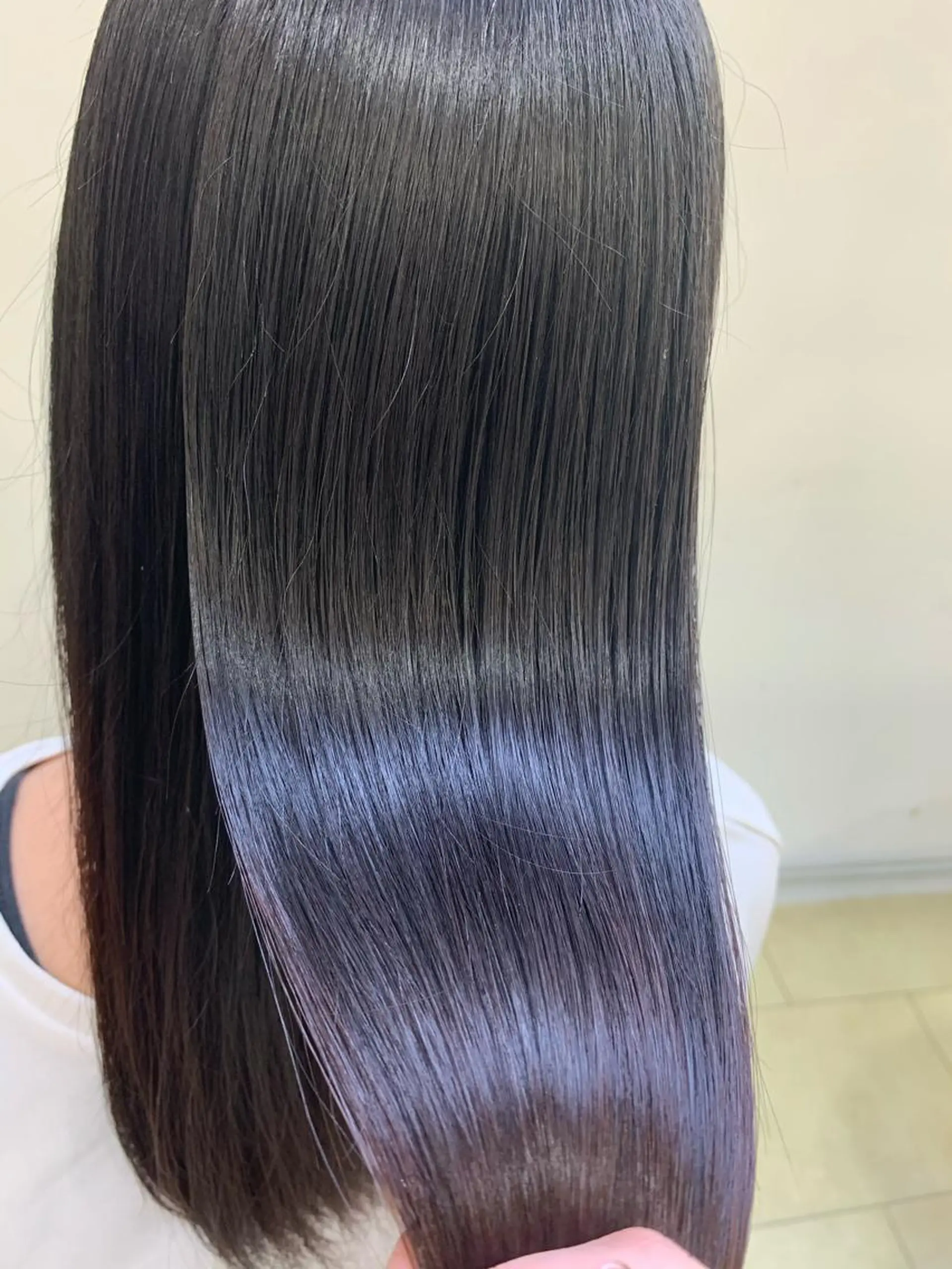 ミディアム カラー トリートメント ﾎｯﾄﾍﾟｯﾊﾟｰ に移行中【かな】のヘアスタイル