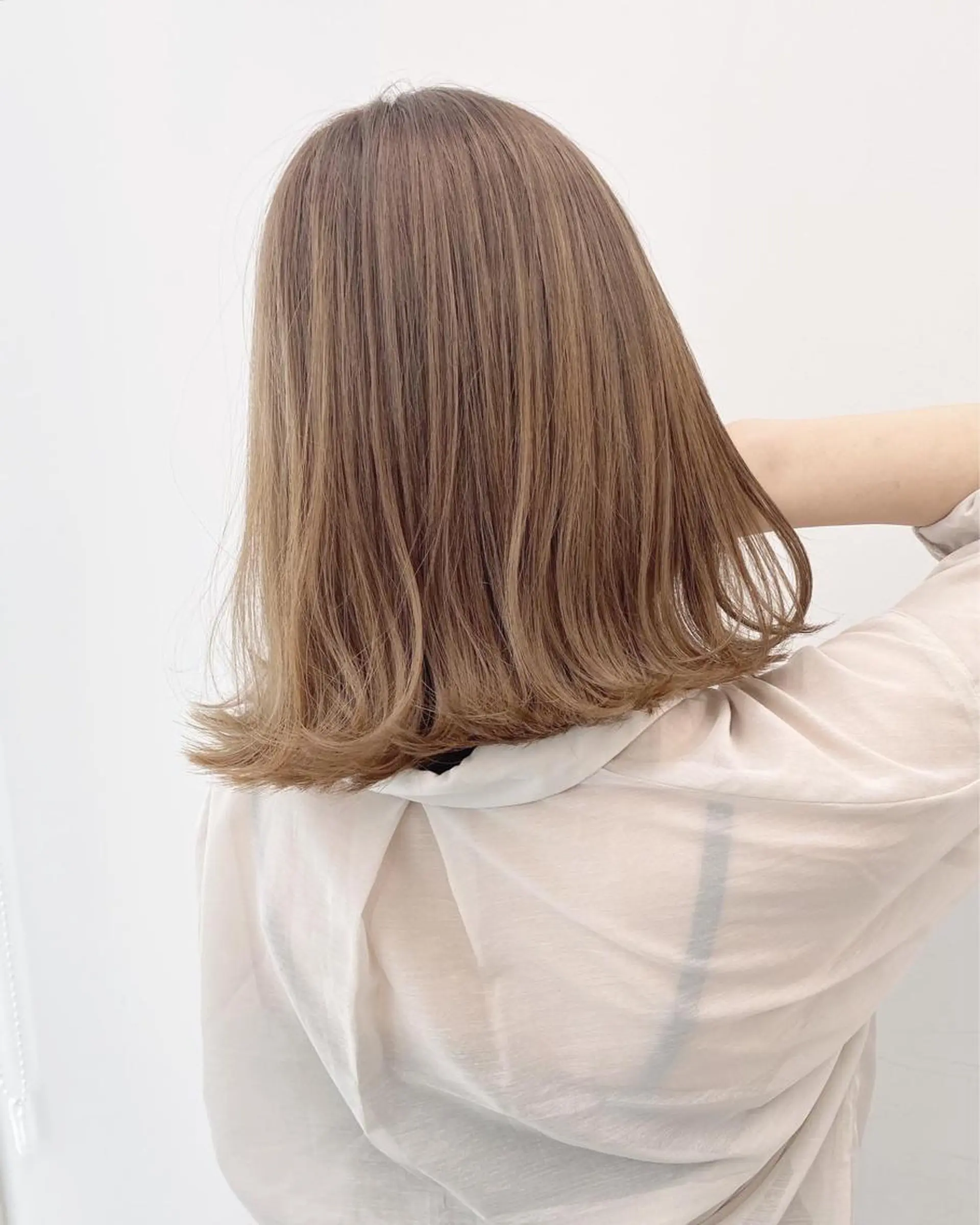 ミディアム カラー ヘアアレンジ ベージュカラー ブリーチ 透明感カラー ミルクティーベージュ ヘアカラー トリートメント 🦄インナーカラー 🦄貫井彩花のヘアスタイル