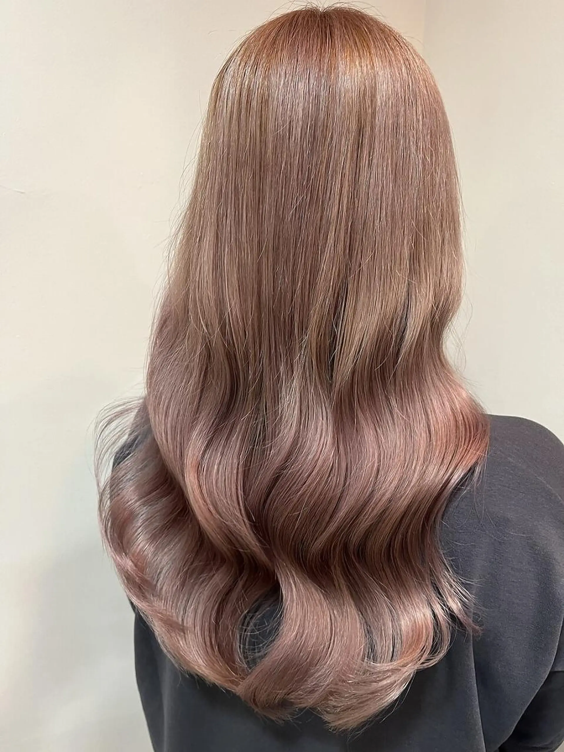 ロング アッシュ 高田 羊真のヘアスタイル