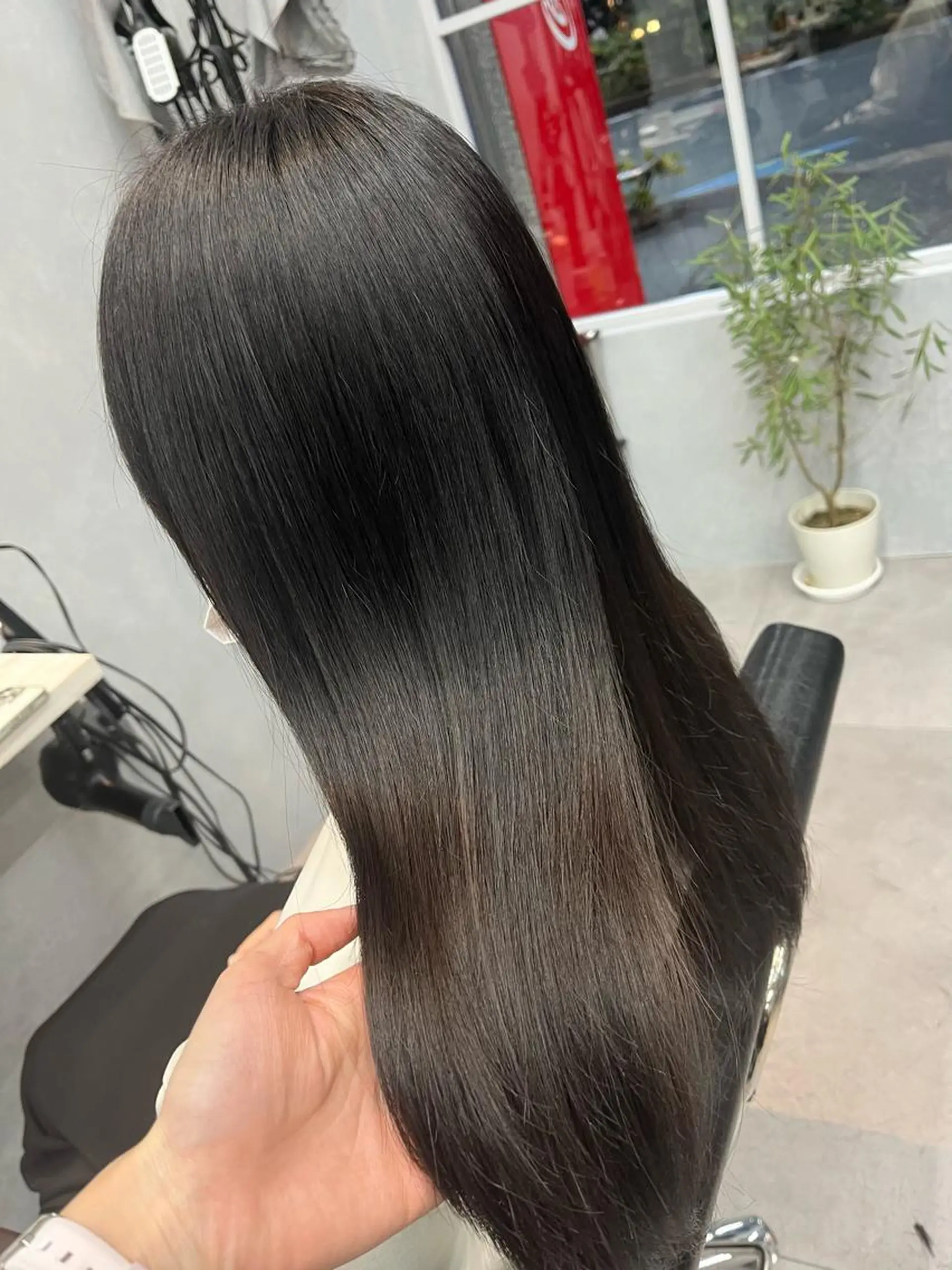 ロング カラー パーマ 髪質改善 tomoka 推しカラーのヘアスタイル