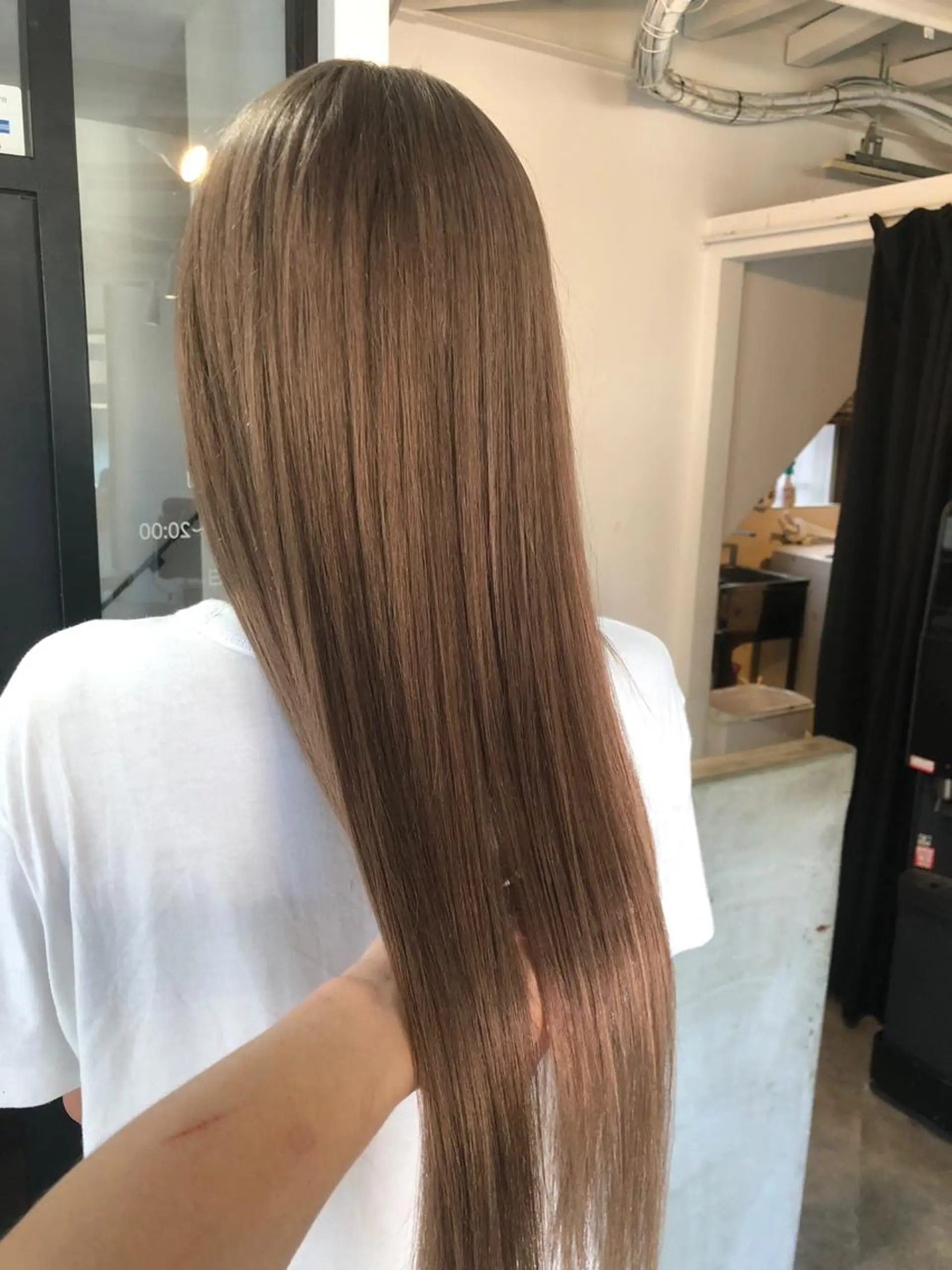 ロング カラー ヘアアレンジ シールエクステ ベージュカラー ハイトーンカラー ハイトーンベージュ エクステ alpha. カラーエクステ下妻のヘアスタイル