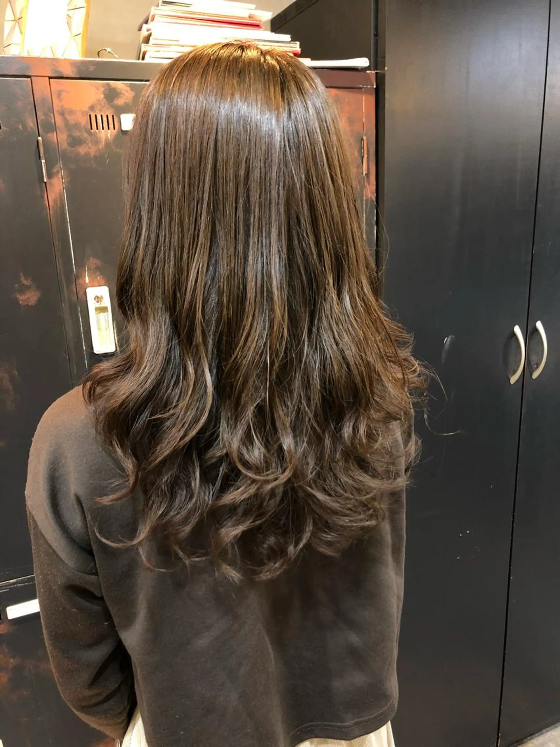 セミロング パーマ レイヤーカット La fith hair ponte所属・🔥ハイトーン🔥 🌈柴田尚貴🌈のヘアスタイル