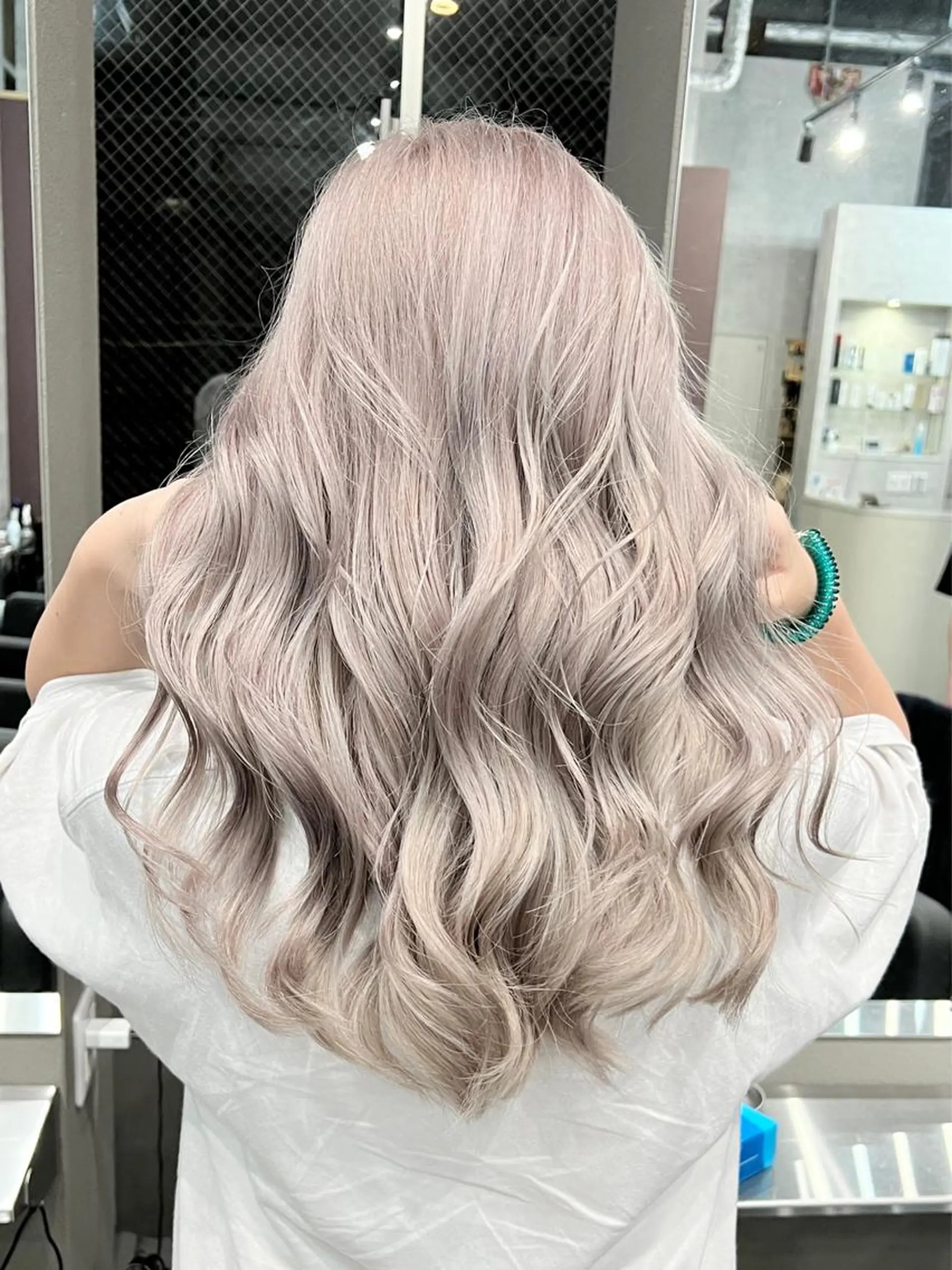 ロング カラー ベージュカラー ホワイトベージュ Via officialのヘアスタイル