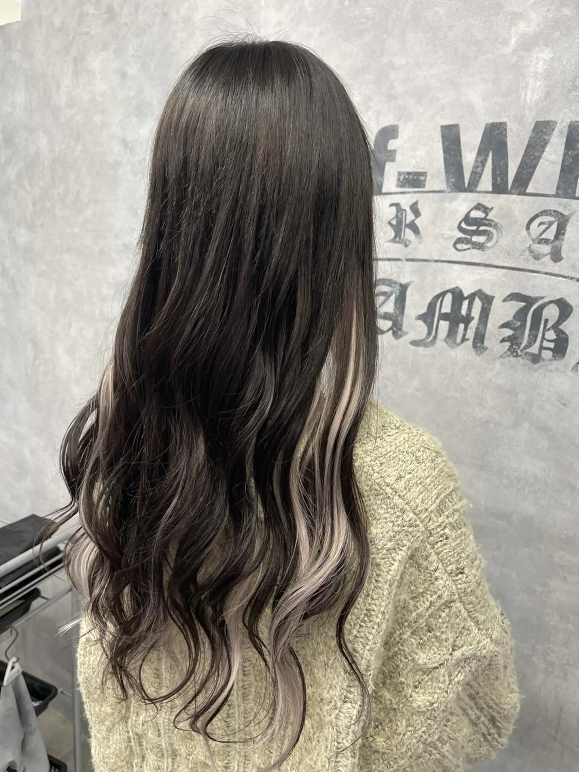 ロング カラー ベージュカラー ホワイトベージュ エクステ エクステ オフホワイトアンドなんば所属・福西 洋斗のヘアスタイル