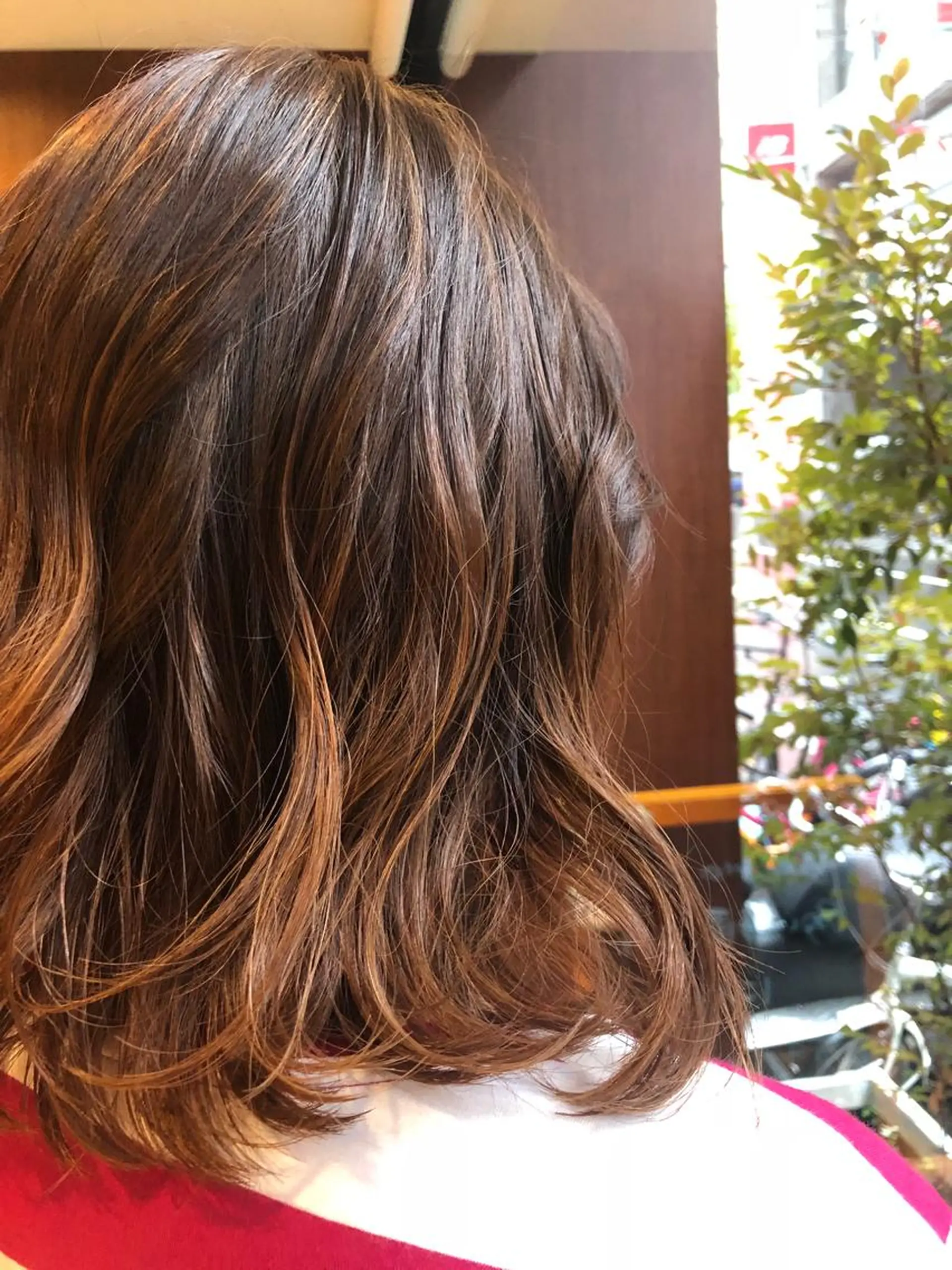 ミディアム カラー ベージュカラー ハイライトカラー ヌーディベージュ ハイライト bleach所属・池田 寿子のヘアスタイル