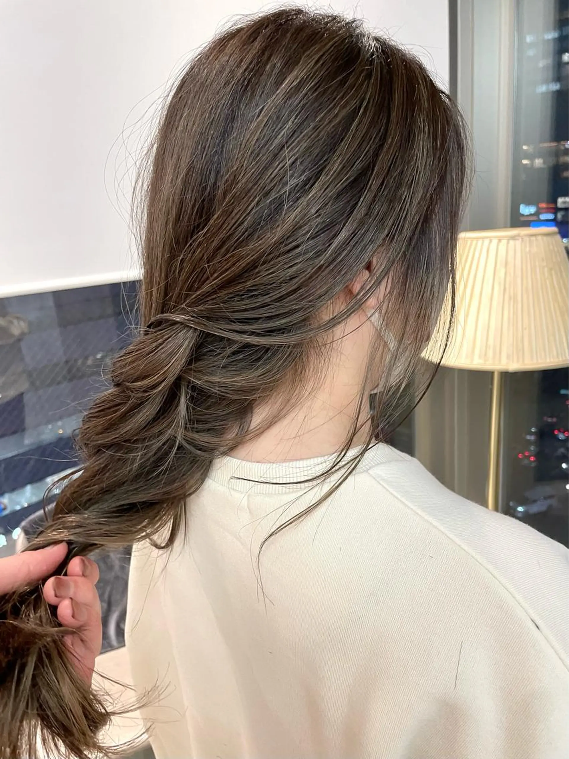 セミロング カラー ヘアアレンジ ハイライトカラー ハイライト カット ヘアカラー トリートメント 🎗秋山勇 /三宮指名No.1のヘアスタイル