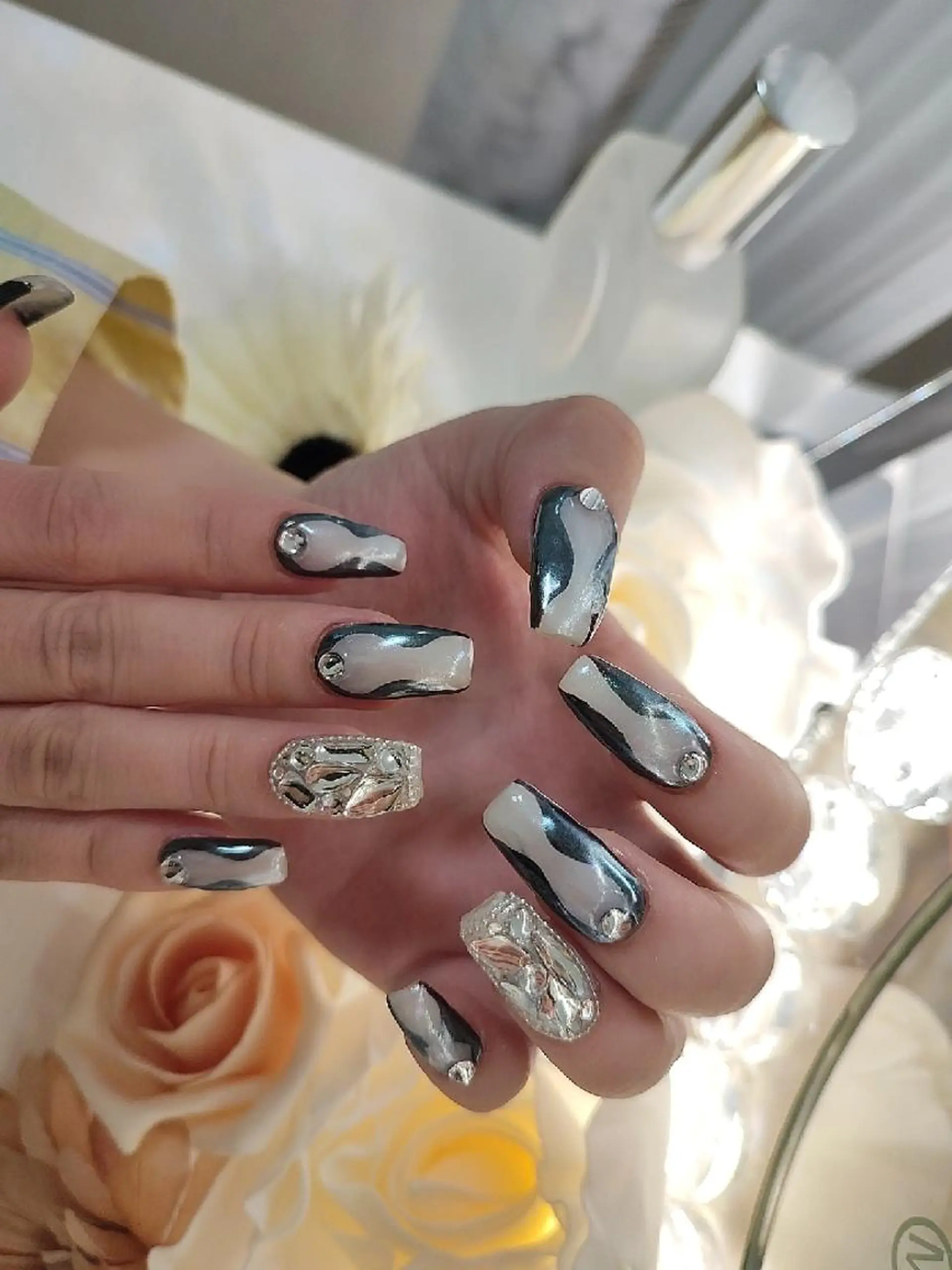 ネイル ハンドネイル RUNWAY 　　の眉毛・アイブロウイメージ