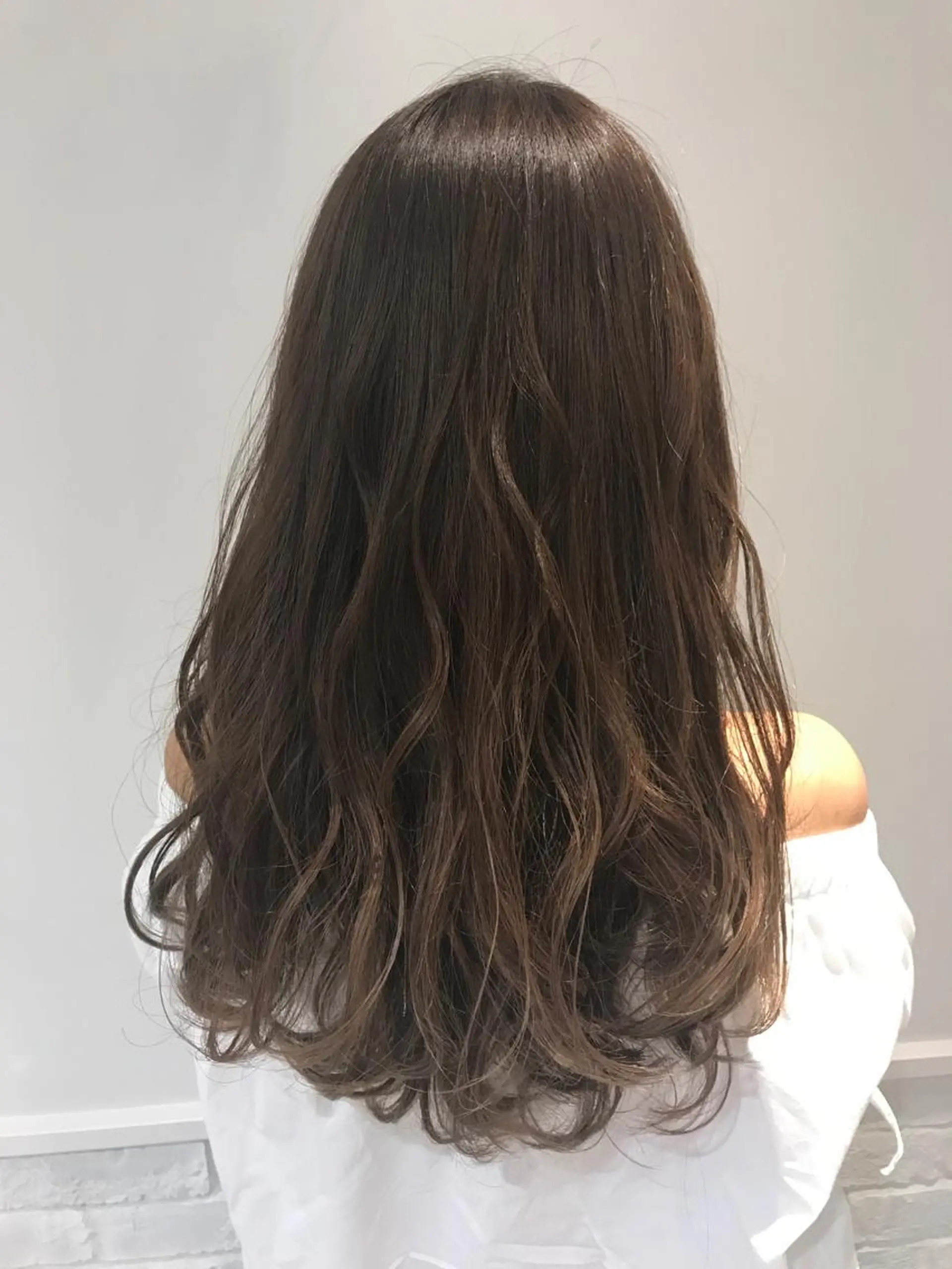 ロング カラー アッシュ ベージュカラー 若林 美由希のヘアスタイル