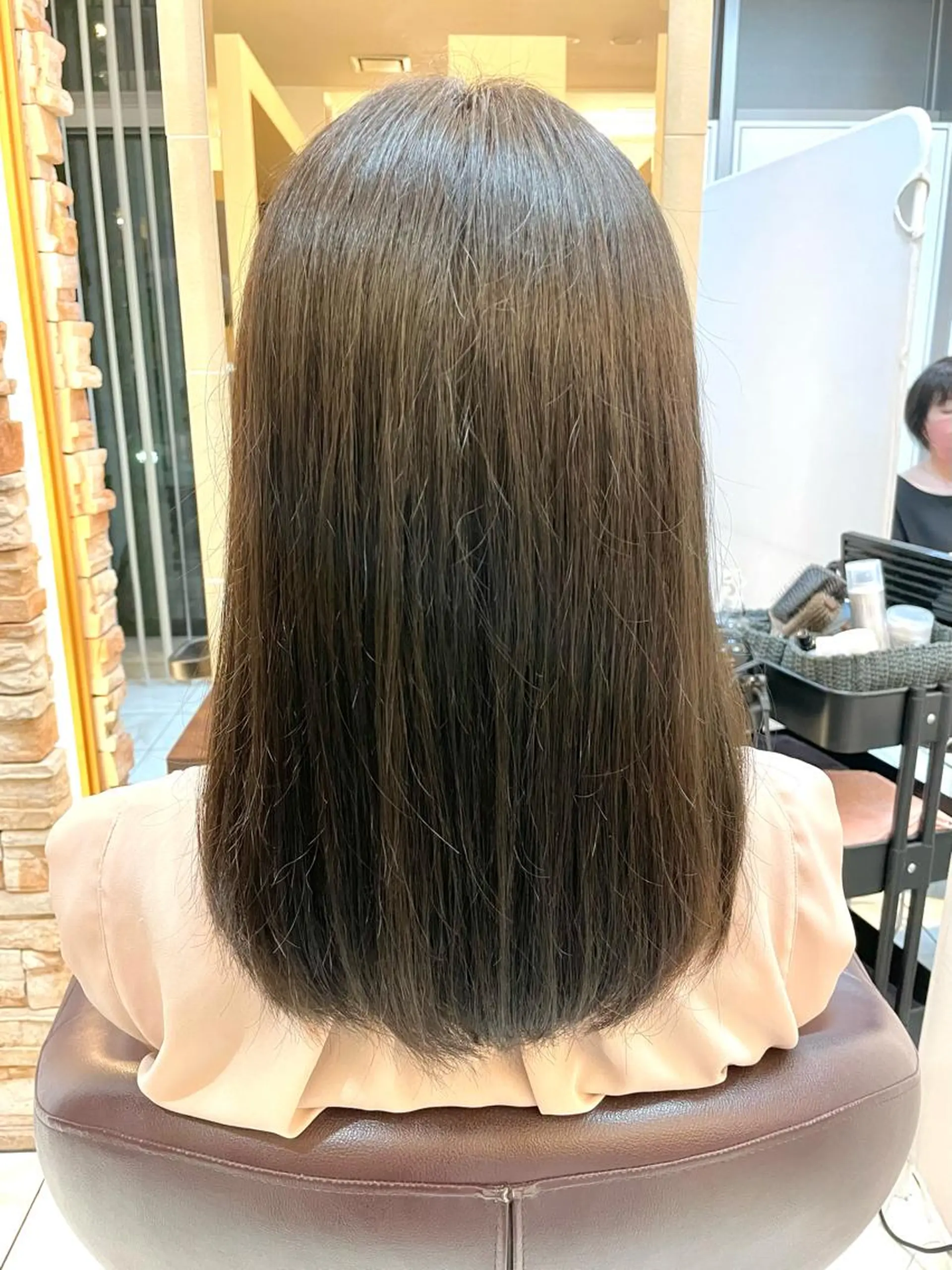 セミロング アッシュ ヘアカラー 新籾 尚哉のヘアスタイル