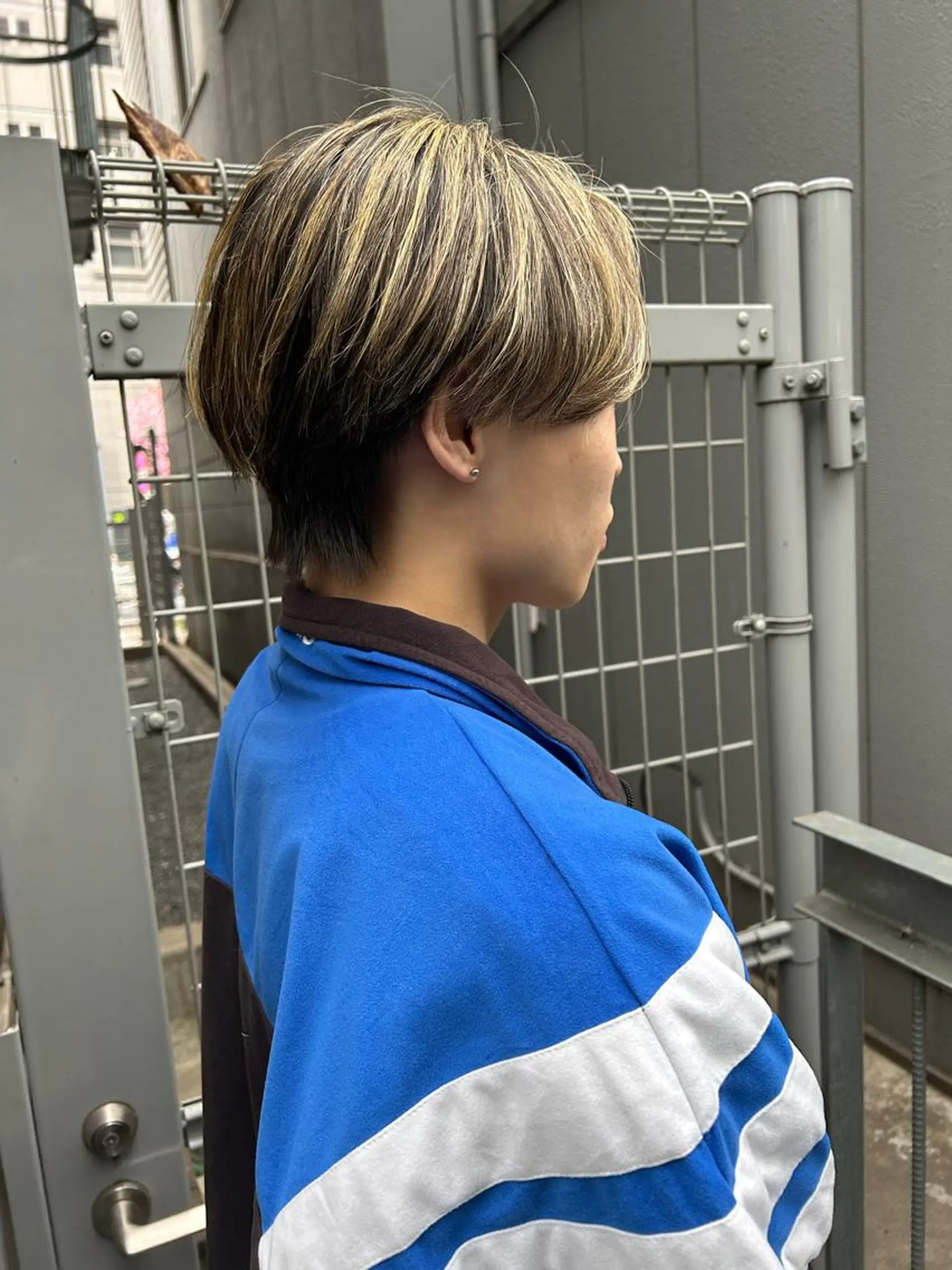 ショート カラー メンズ メンズブリーチ メンズハイライト メンズインナーカラー メンズパーマ プードルパーマ charme所属・💈メンズ特化美容師 ✂︎伊藤大輝💈のヘアスタイル