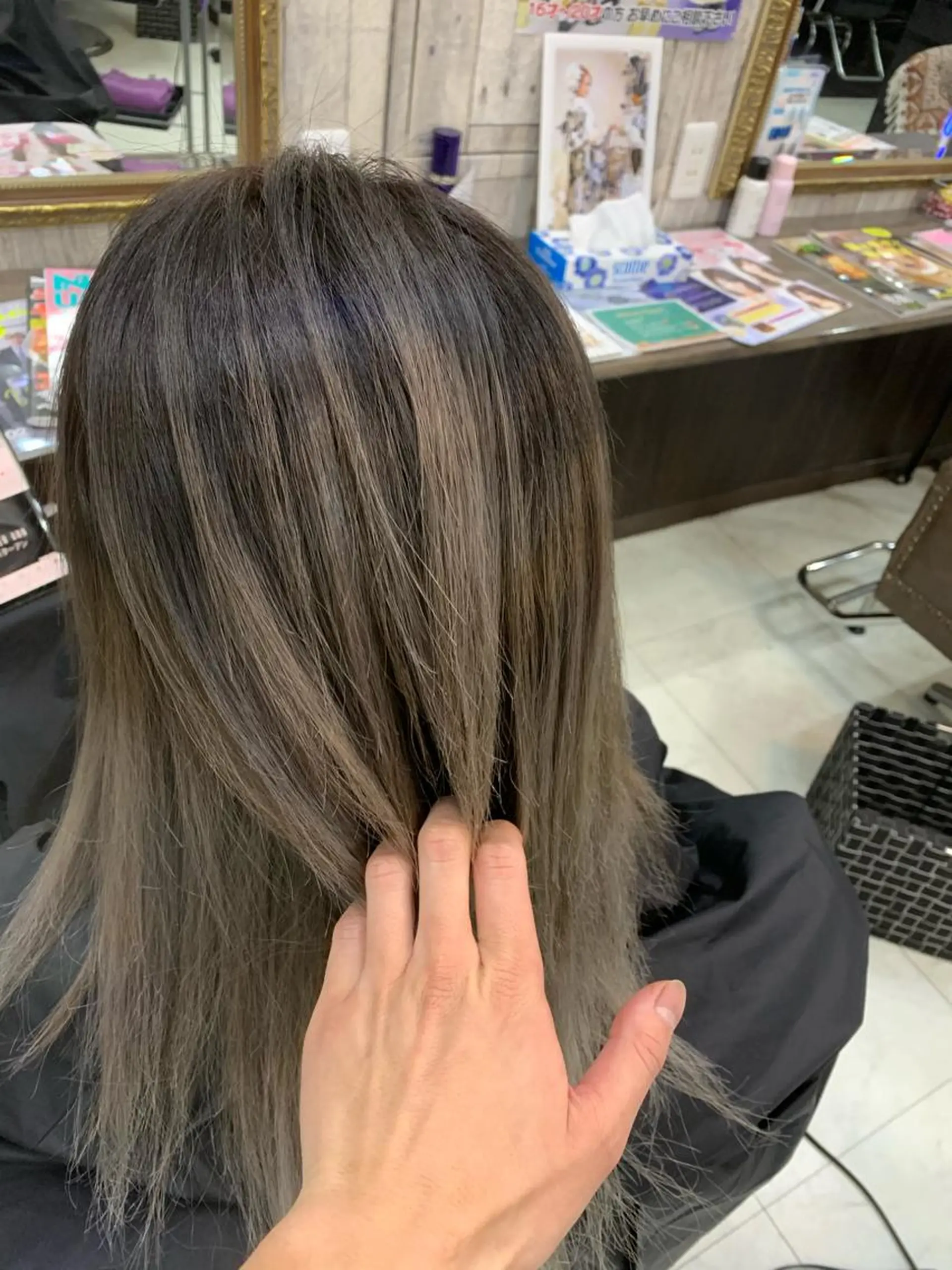 ロング カラー ヘアカラー ハイトーンArphy 安蒜佑太のヘアスタイル