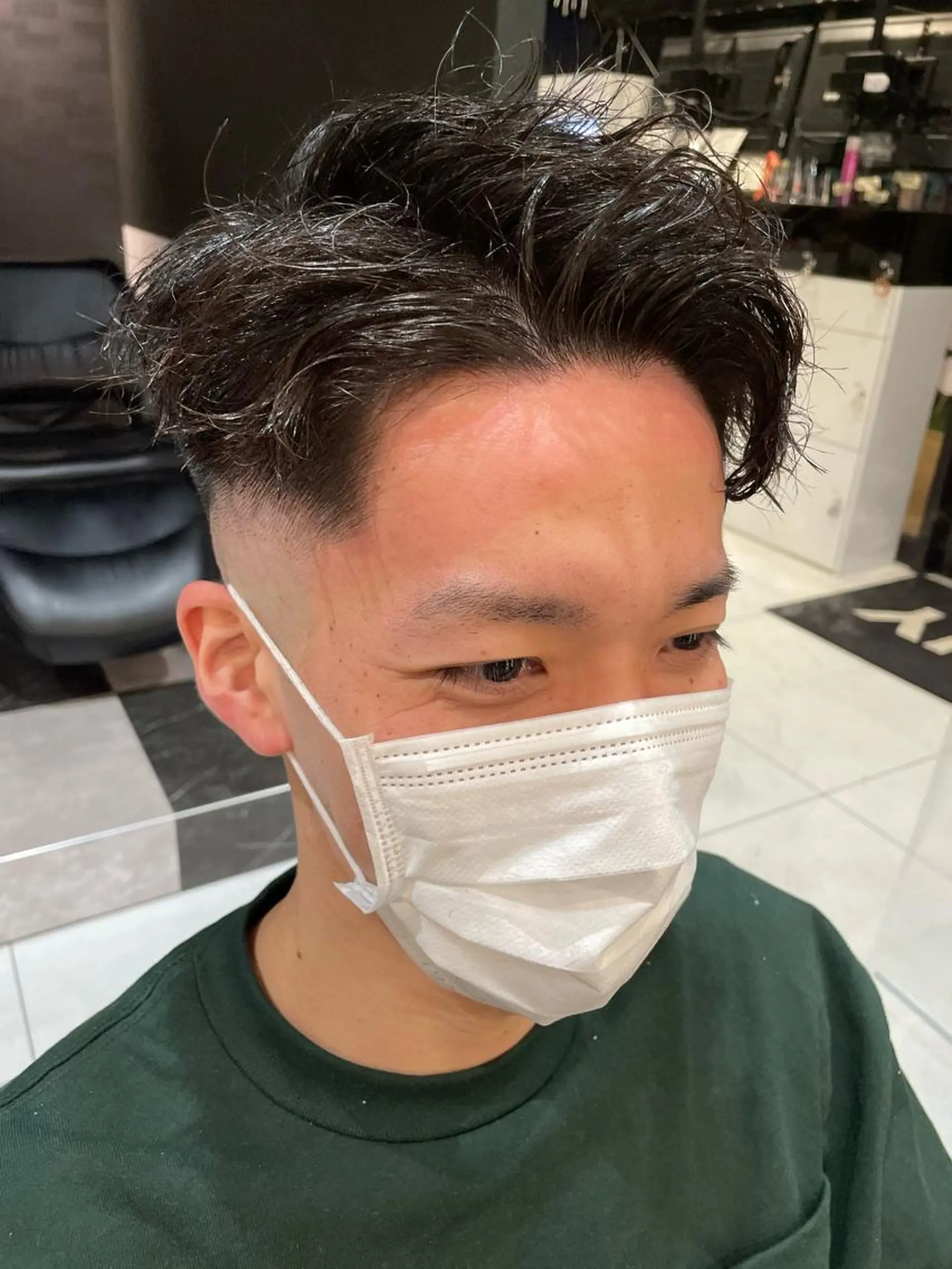 ショート パーマ メンズ フェードカット スキンフェード カット パーマ トリートメント メンズヘア特化 崎田 成人のヘアスタイル