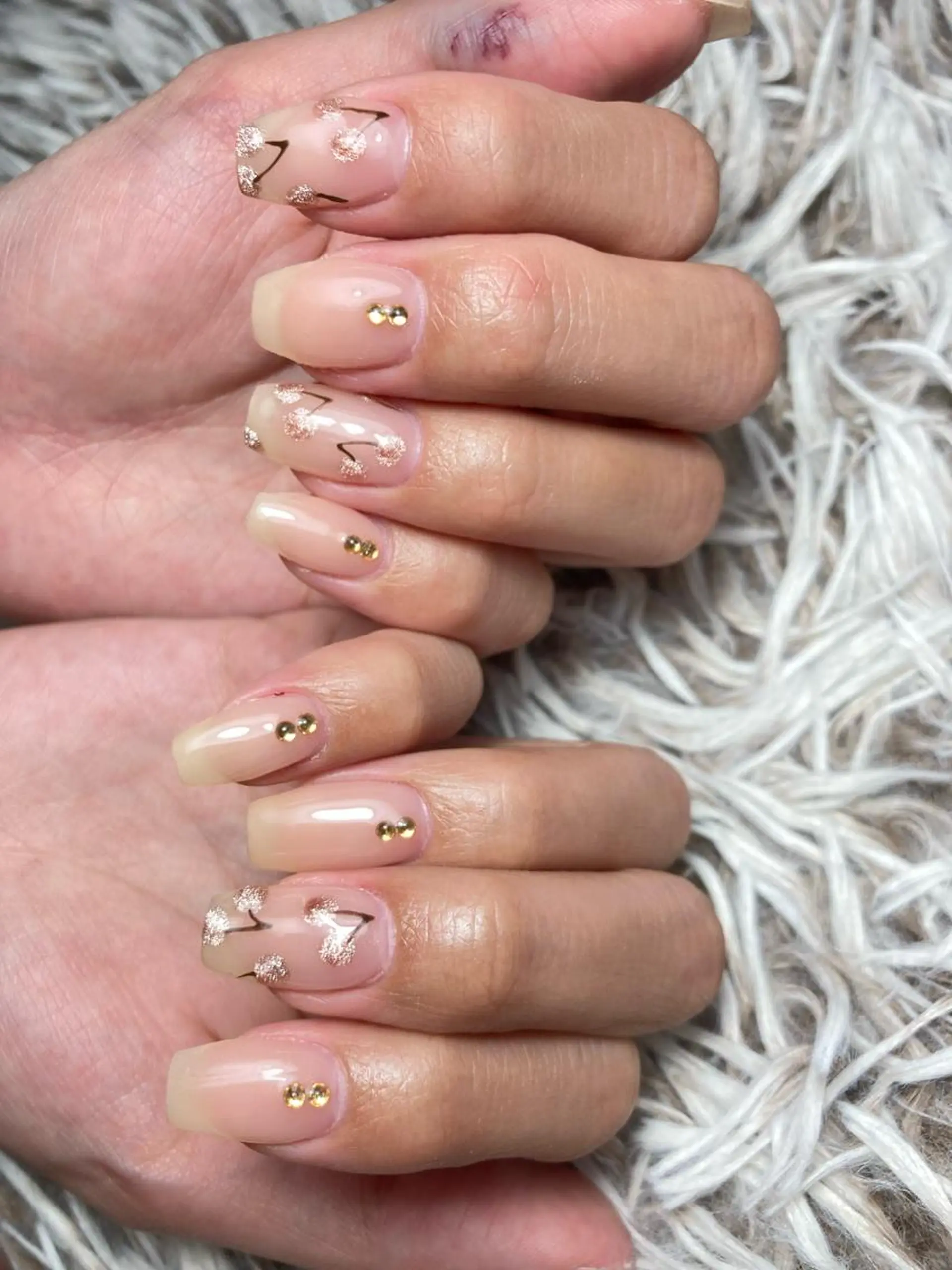 ミディアム ネイル ハンドネイル フットネイル ✴︎ Delightのネイルデザイン