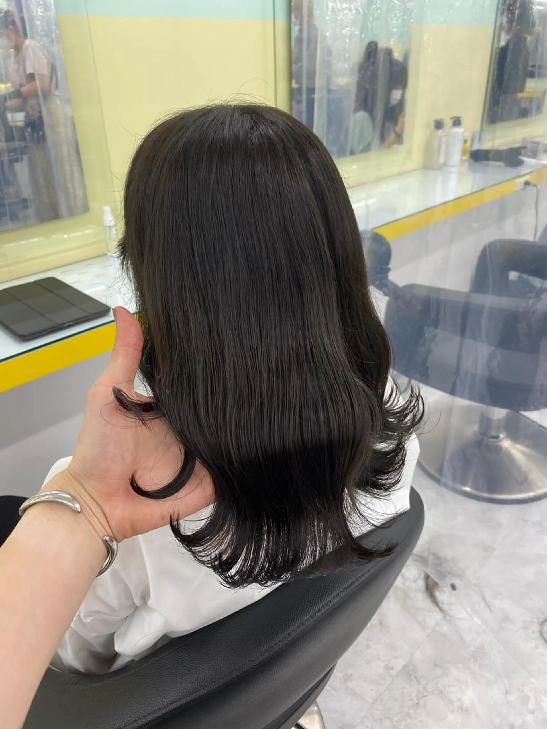 ミディアム カラー パーマ ヘアアレンジ ネイル マツエク・マツパ 韓国風ベージュ🤎 赤みなし🌿横浜🤎のヘアスタイル