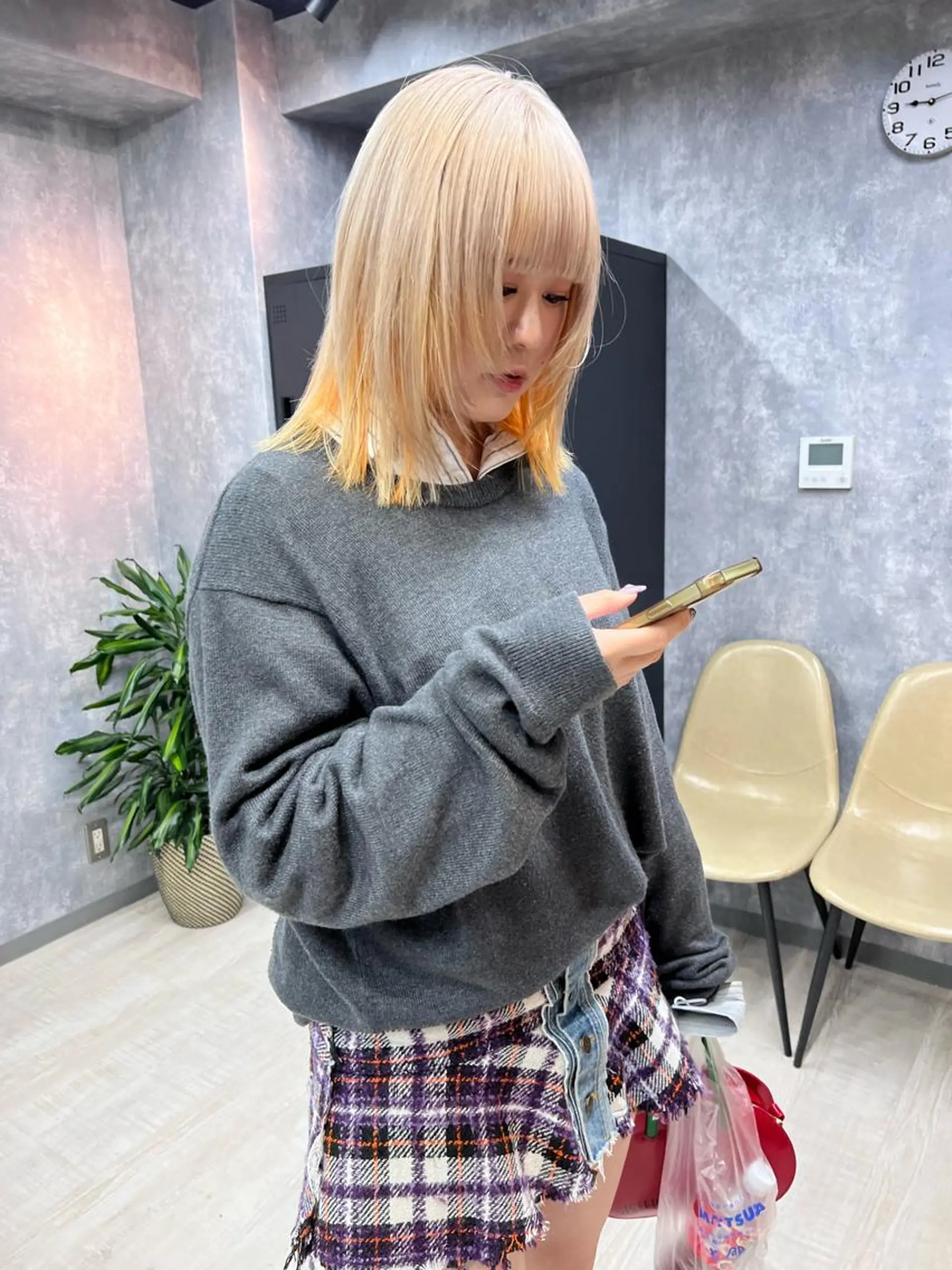 ミディアム カラー タカハシ ユウキのヘアスタイル