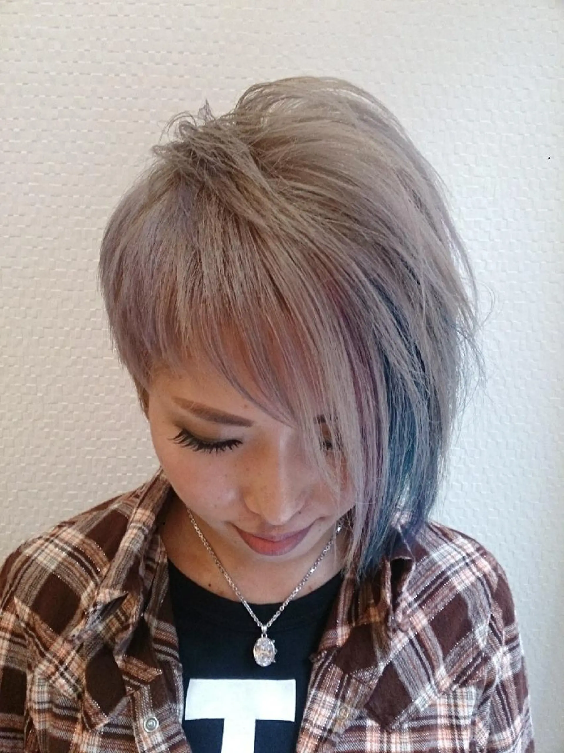 ショート カラー ブリーチ シルバー Le Lien カジのヘアスタイル