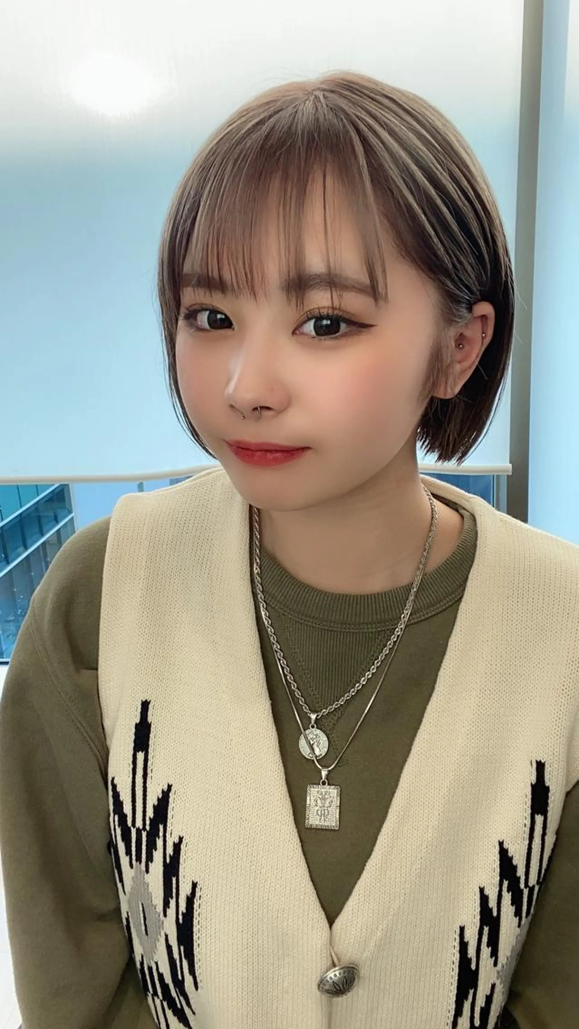 ミディアム カラー カット ヘアカラー トリートメント 顔まわりの神様✨ 透明感カラー藤嶋秀幸のヘアスタイル