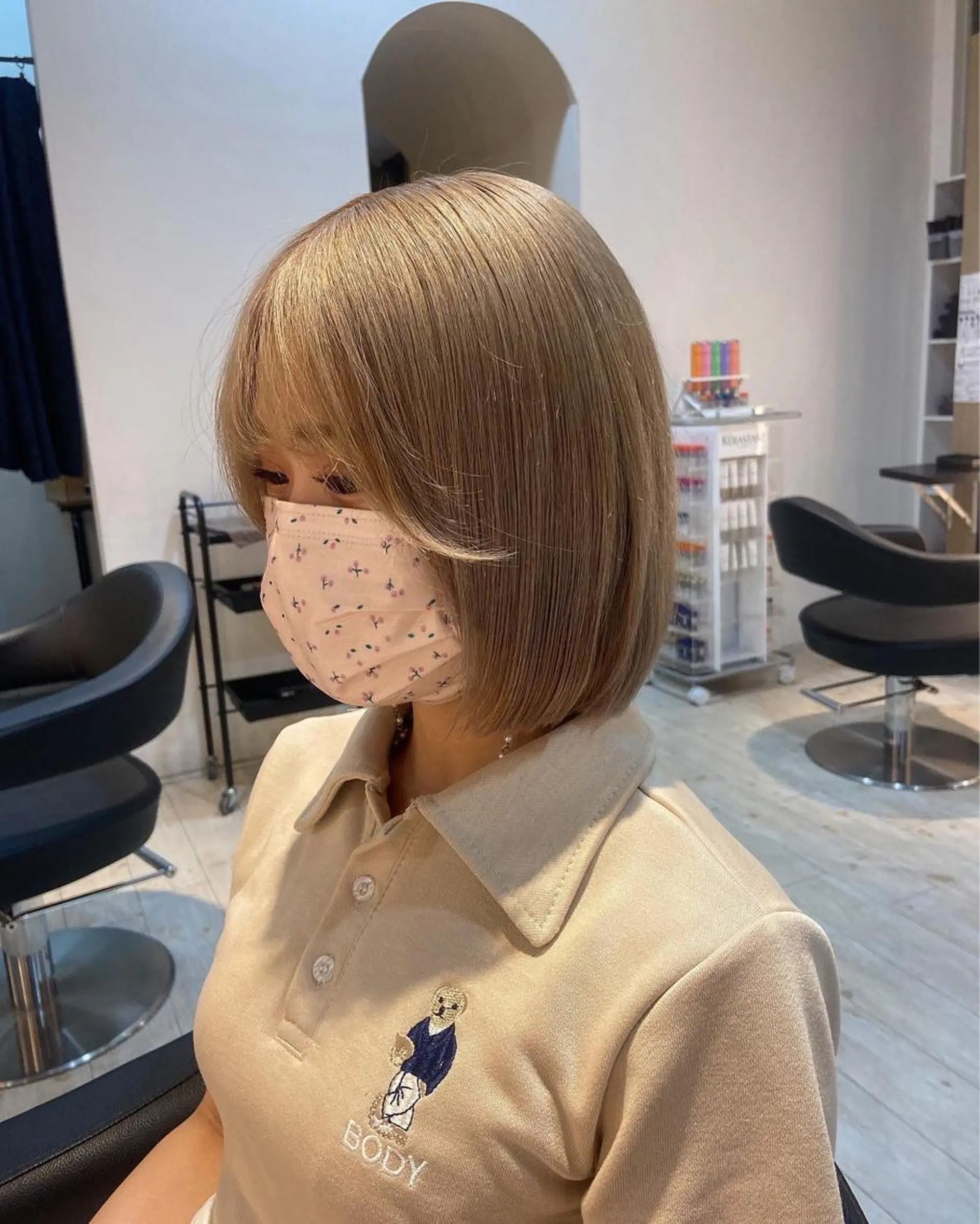 ミディアム カラー ベージュカラー ブリーチ ホワイトベージュ 鈴木/ミルクティー/ ブリーチ/ボブ/のヘアスタイル