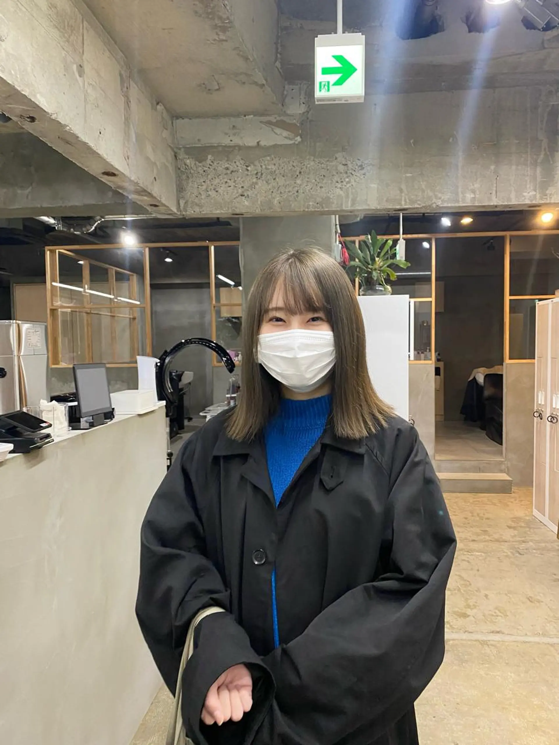 セミロング 茜璃/ブリーチカラー /レイヤーカットのヘアスタイル