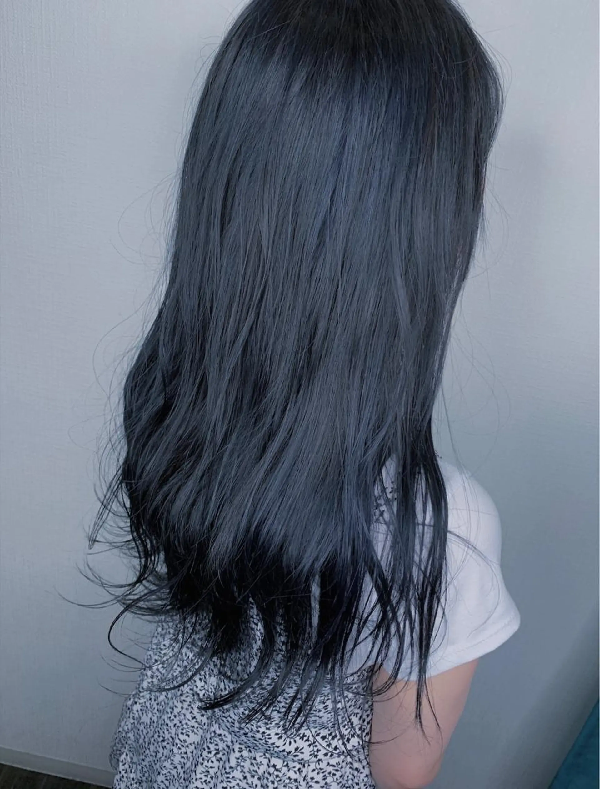 ロング ヘアカラー 袴田 伊代のヘアスタイル