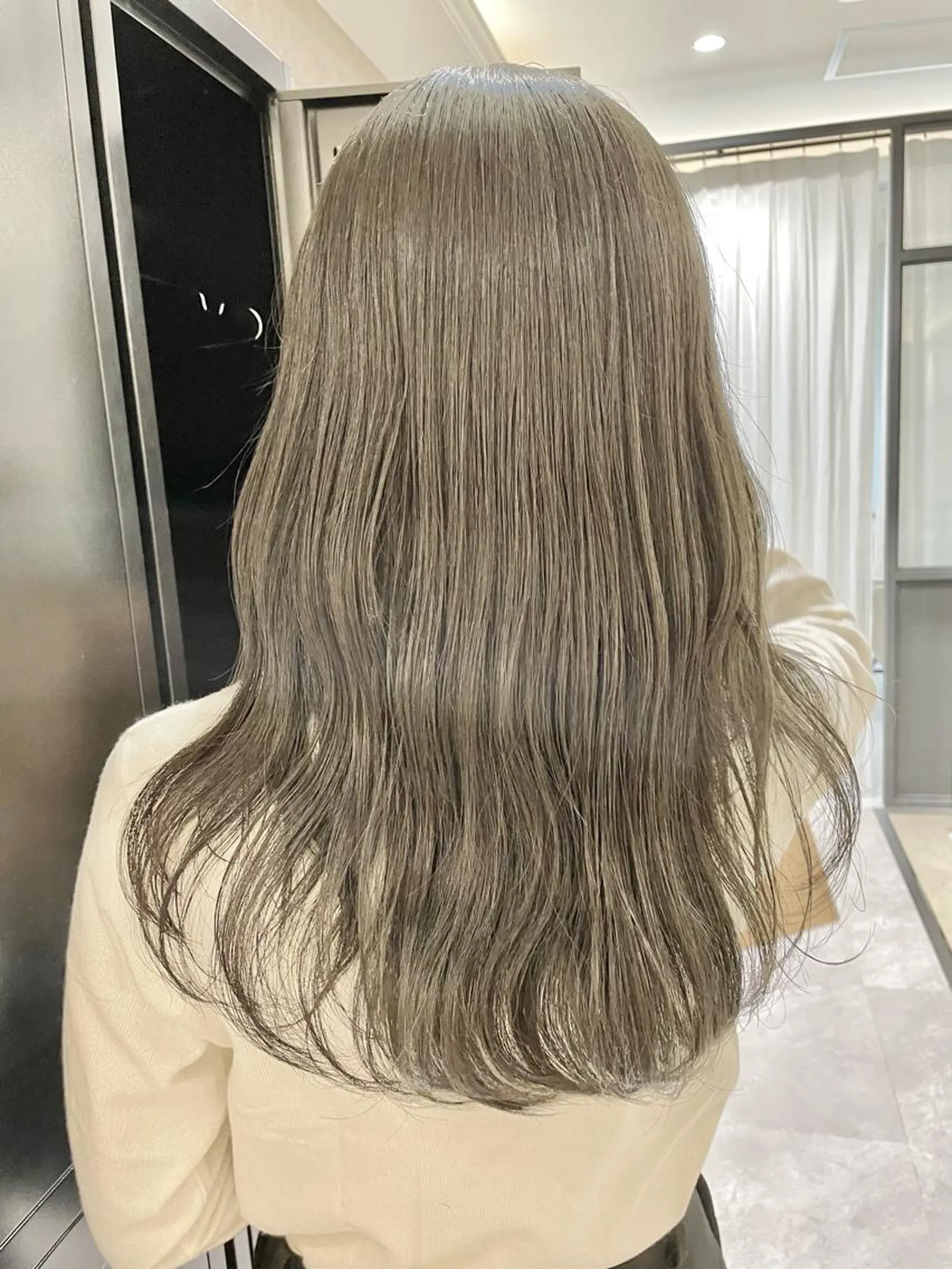 セミロング ケアカラー salowin銀座6丁目所属・銀座 Megumiのヘアスタイル