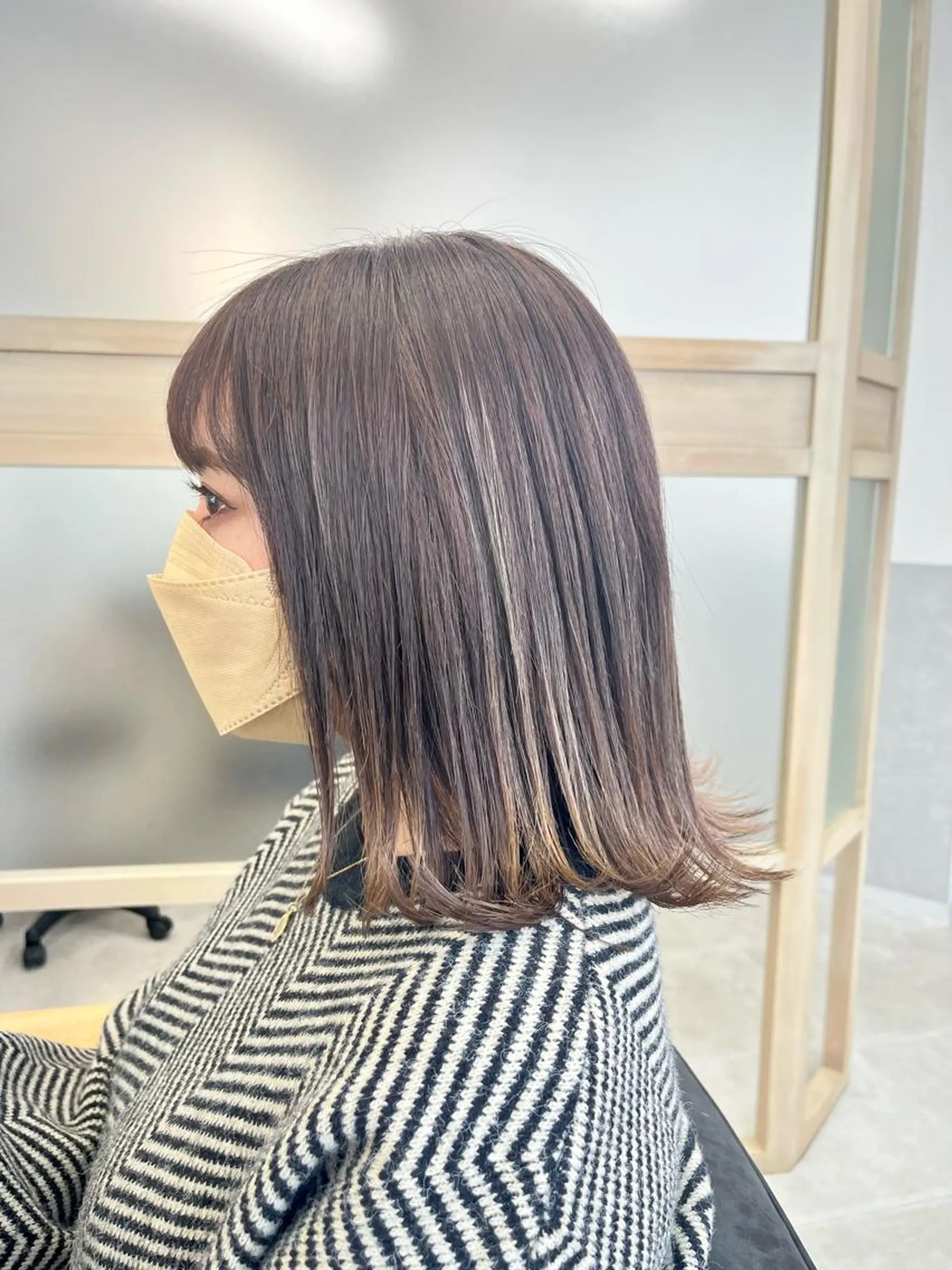 ミディアム カラー ベージュカラー ボブ 外ハネヘア カット ヘアカラー トリートメント 天野 涼のヘアスタイル