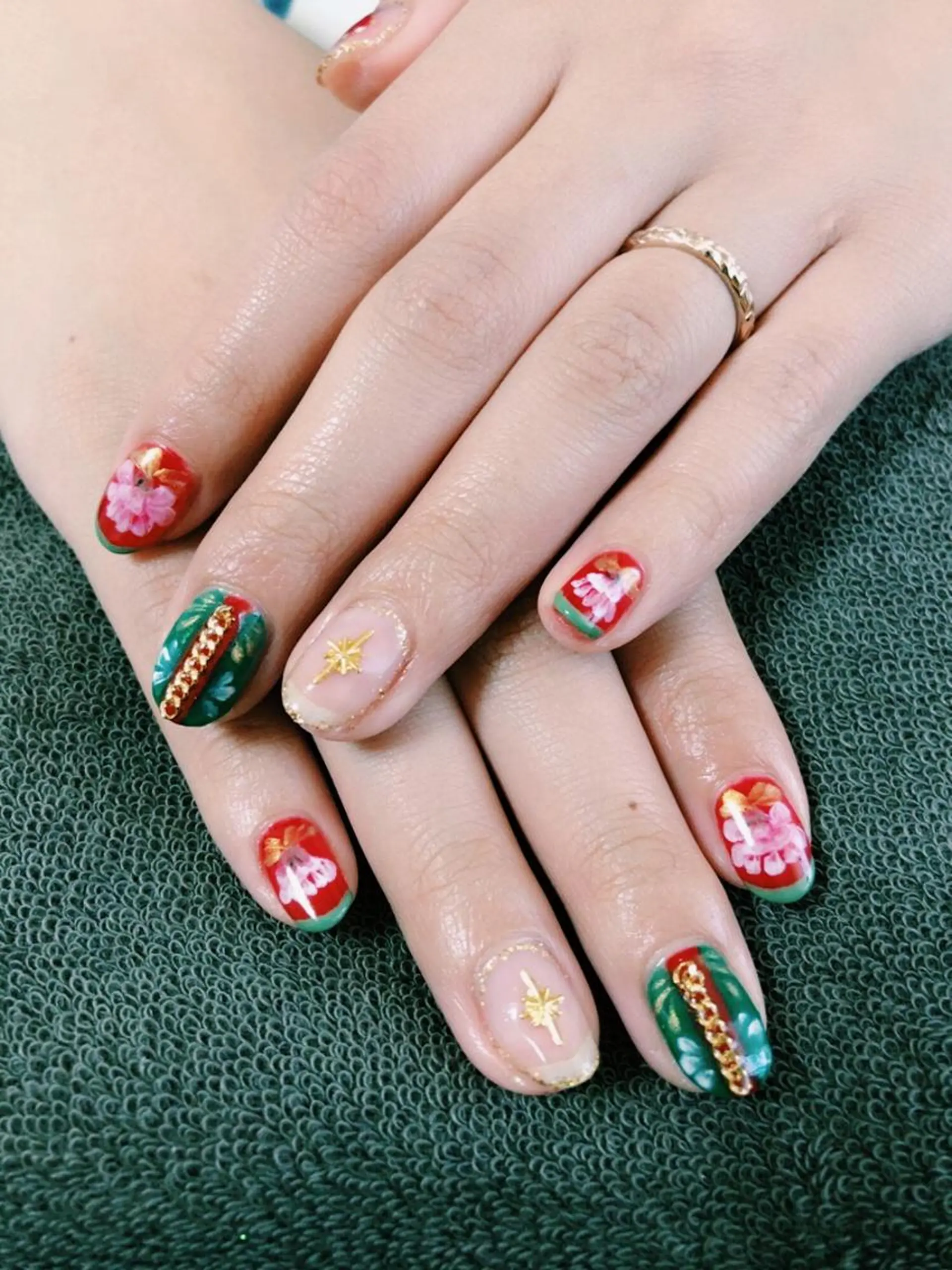 ネイル 成人式 ジェルネイル 持ち込み 赤色 冬ネイル ハンドネイル Masuko Yasukaのネイルデザイン