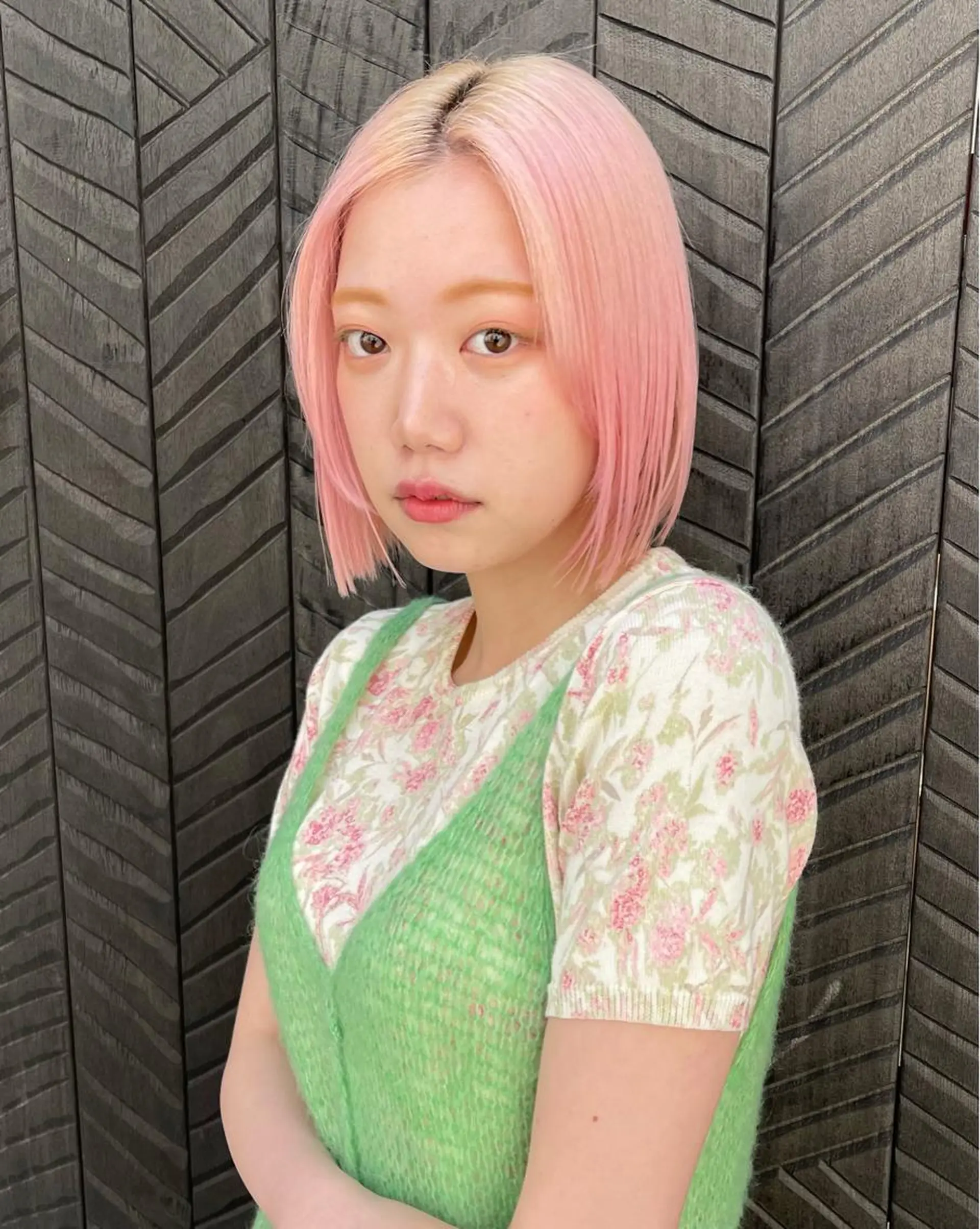 ミディアム カラー ピンクカラー ホワイトピンク mee.urawa所属・似合わせショート×透 明感/やじまたかしのヘアスタイル