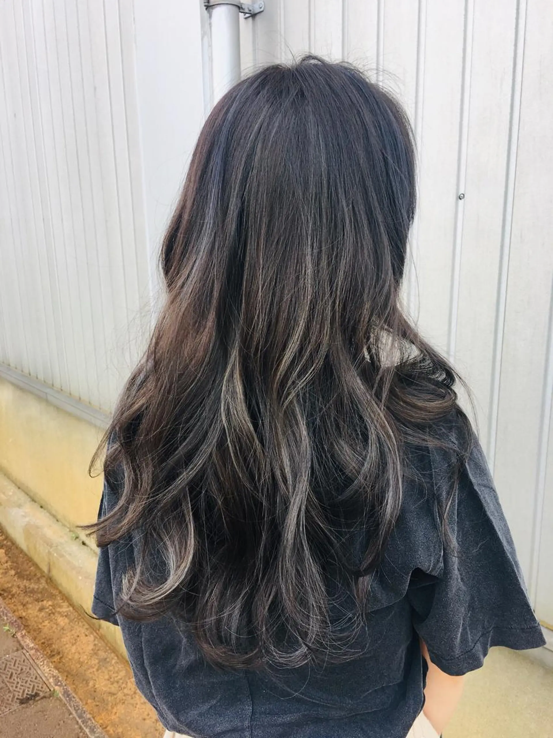 ロング カラー アッシュ アッシュグレー ハイライトカラー ハイライト ヘアカラー 美容しょうへいの店  西長岡所属・斎藤 舞香のヘアスタイル