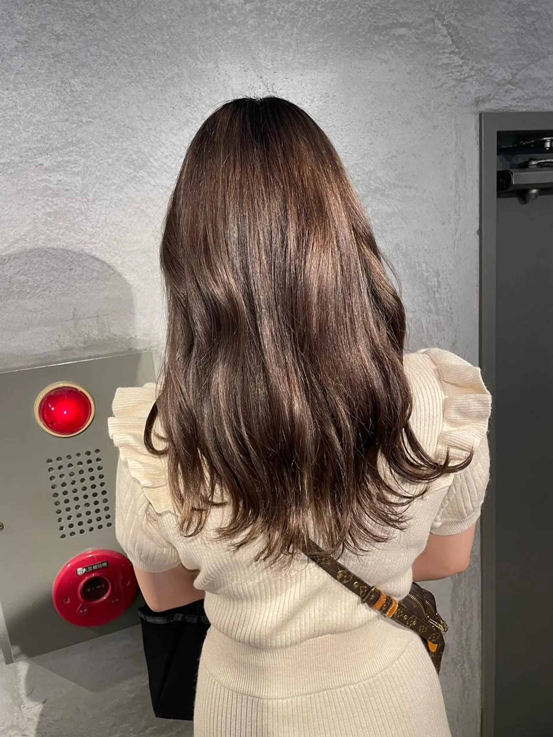 セミロング カラー ベージュカラー ブリーチ グレージュ イルミナカラー マツナガ トモコのヘアスタイル