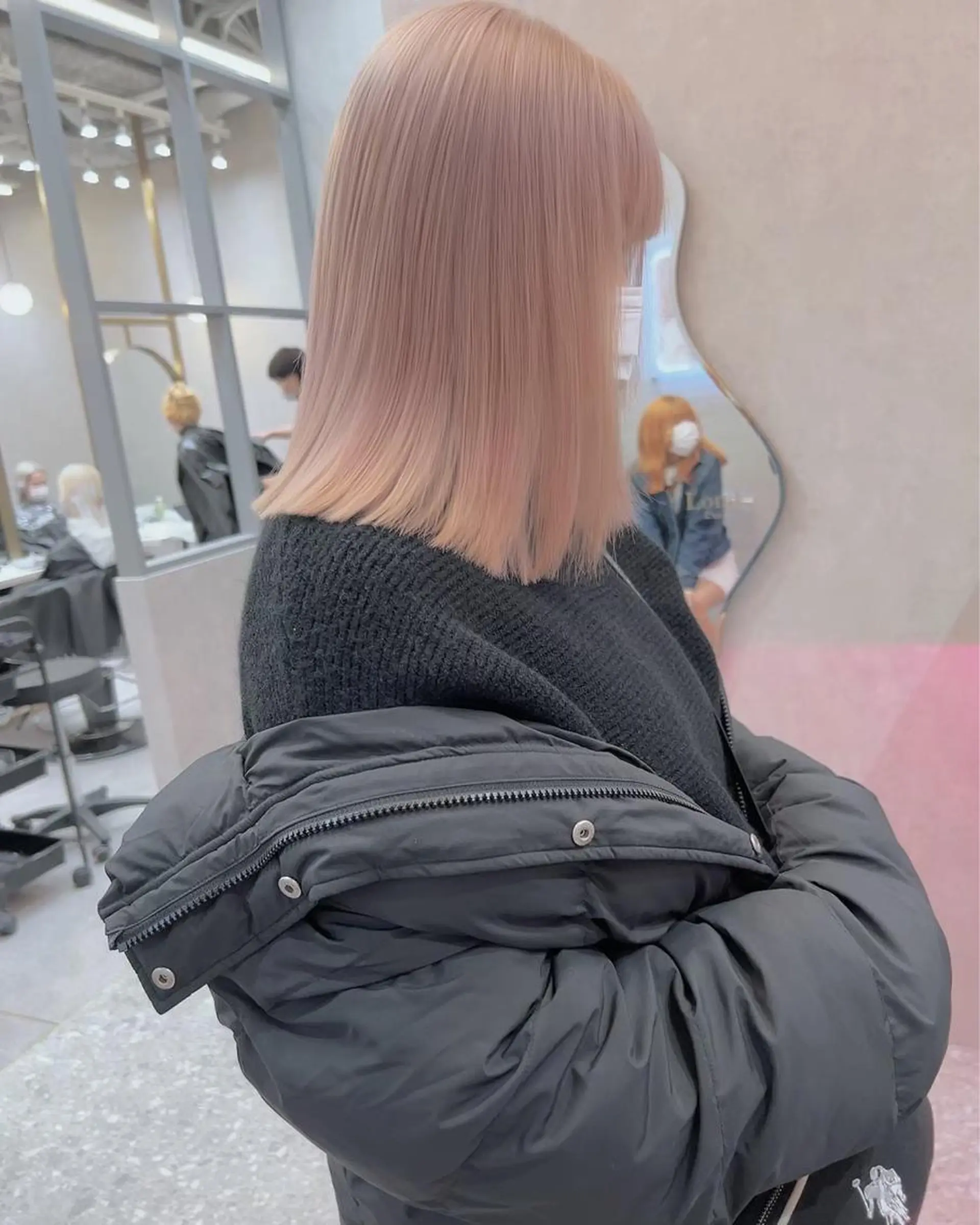 セミロング カラー karin ボブハイトーンのヘアスタイル