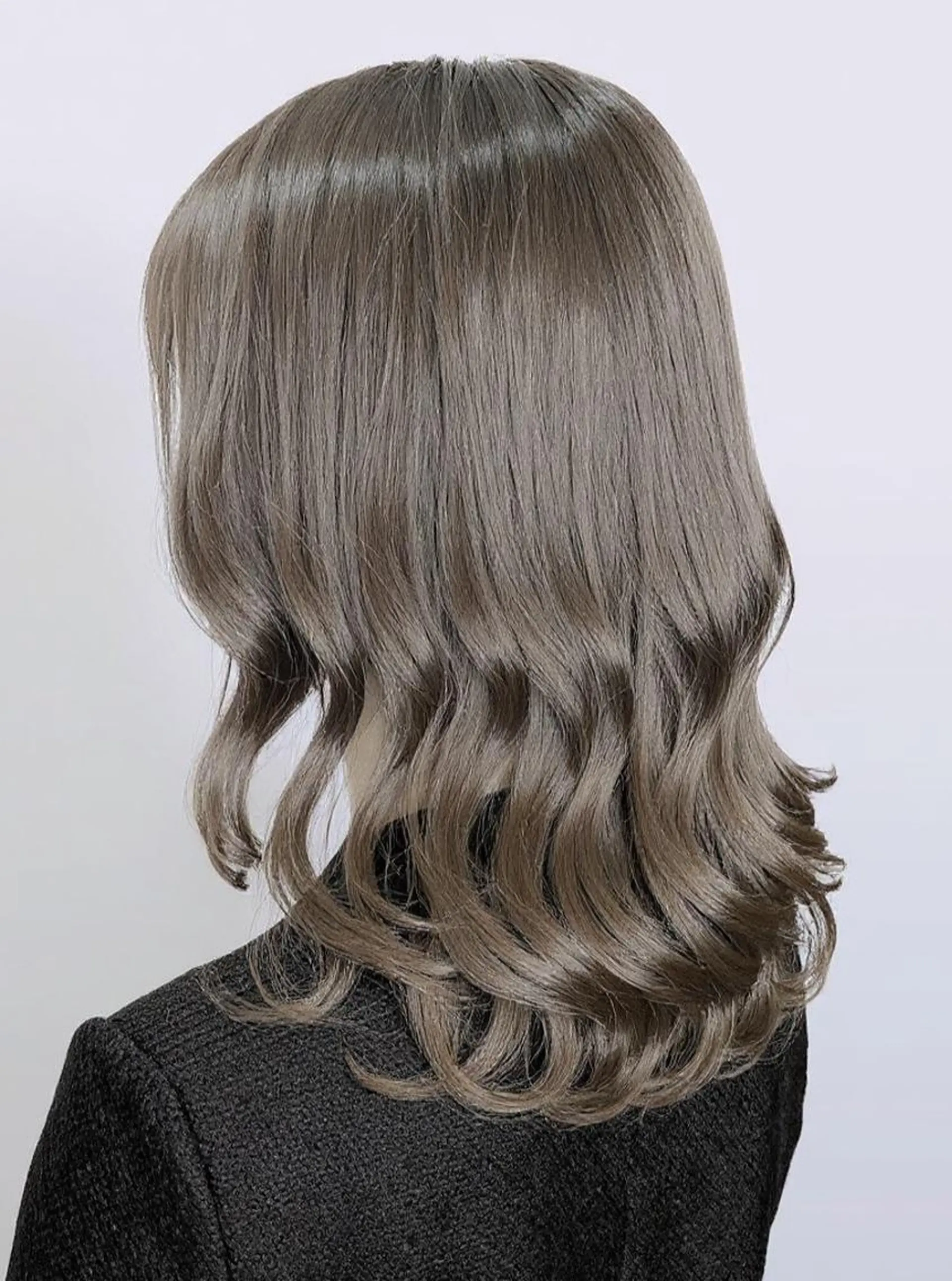 ミディアム カット トリートメント 松本/艶カラー/ ブリーチ/村岡 彩優のヘアスタイル