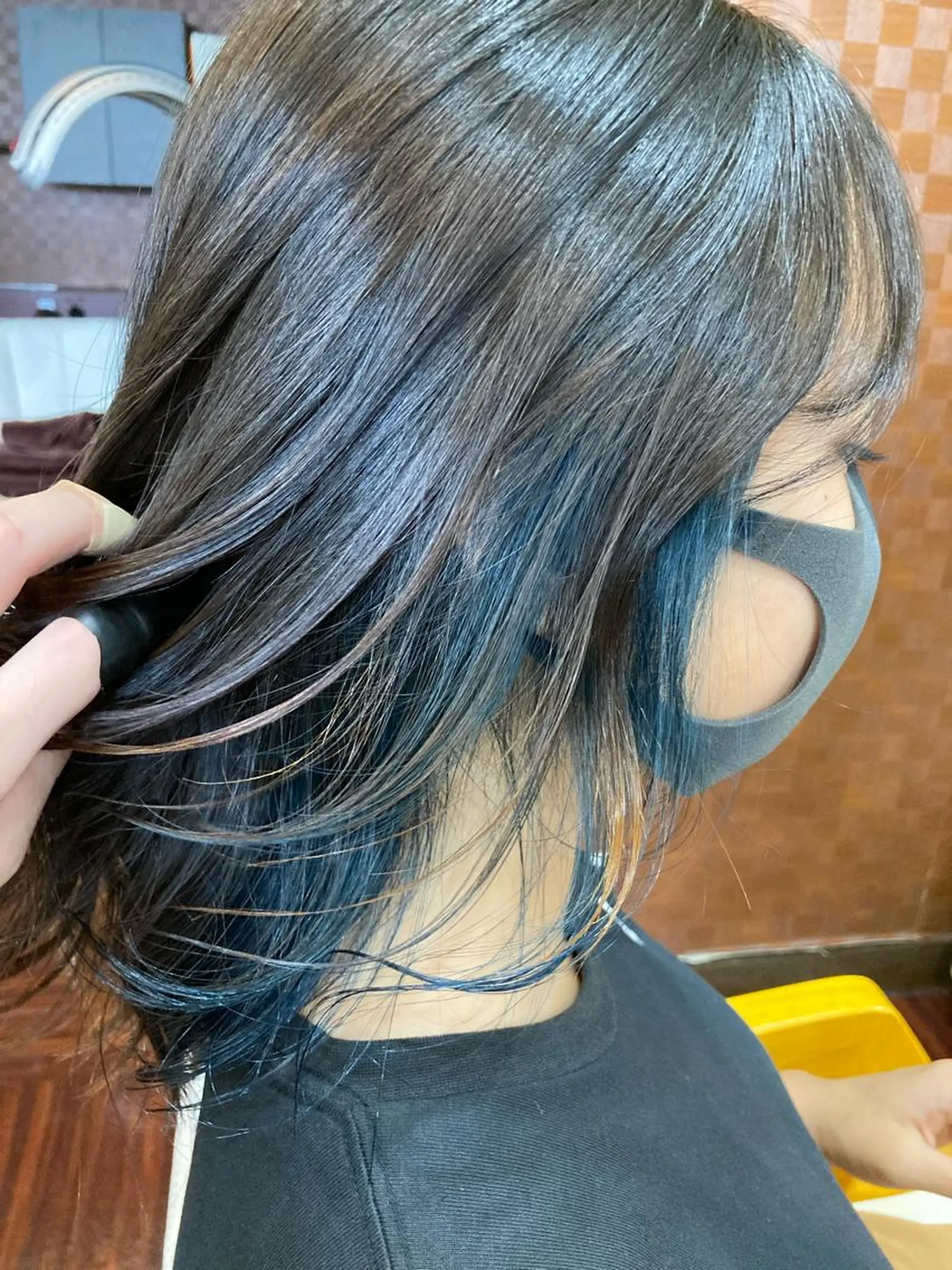 ミディアム カラー ブルーカラー インナーカラー Well‘s黒木🌿 レイヤー💎寒色のヘアスタイル