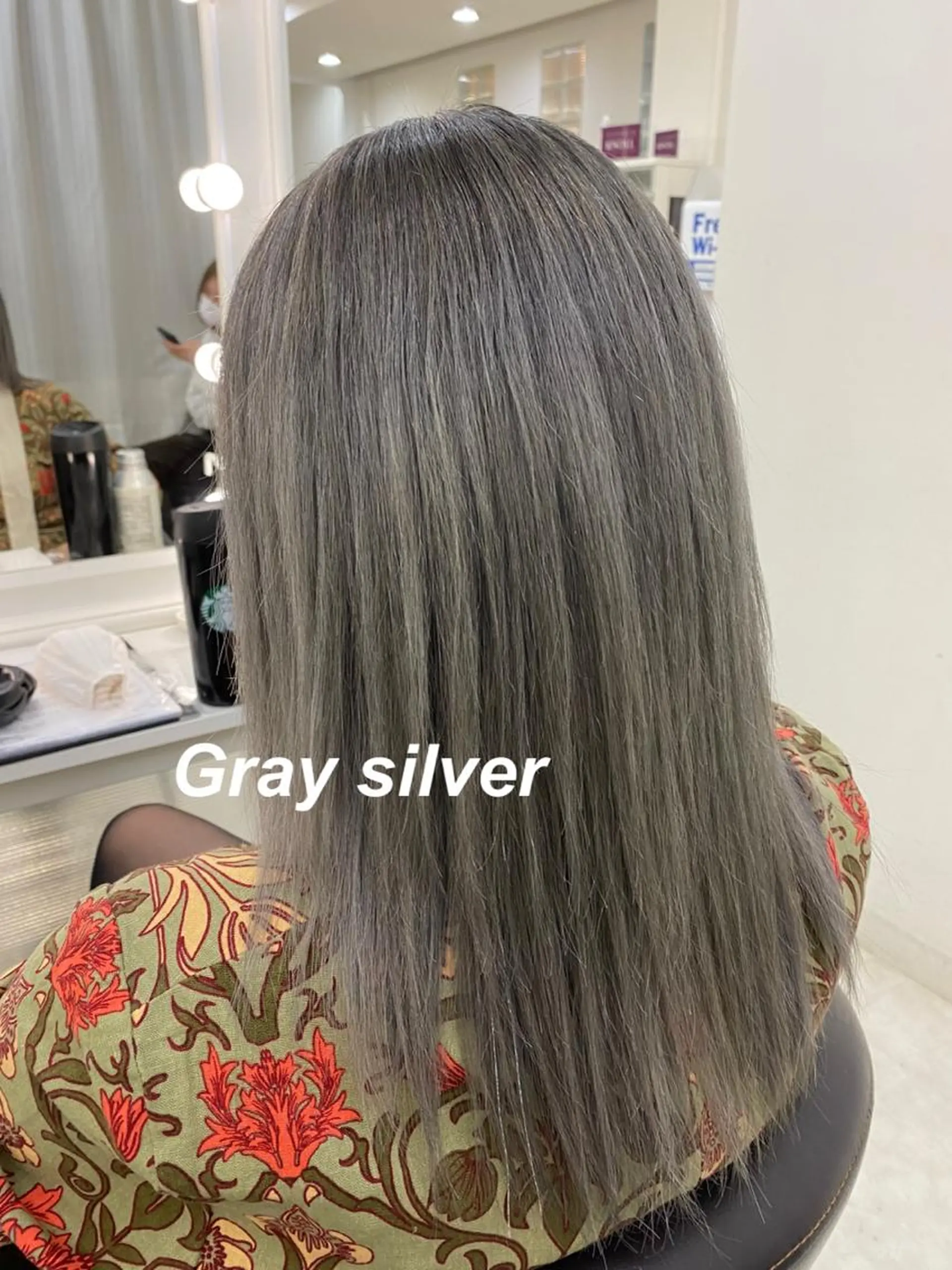 カラー アッシュ アッシュグレー アッシュグレージュ バレイヤージュ ミストバング デザインカラー MIKU🦋のヘアスタイル