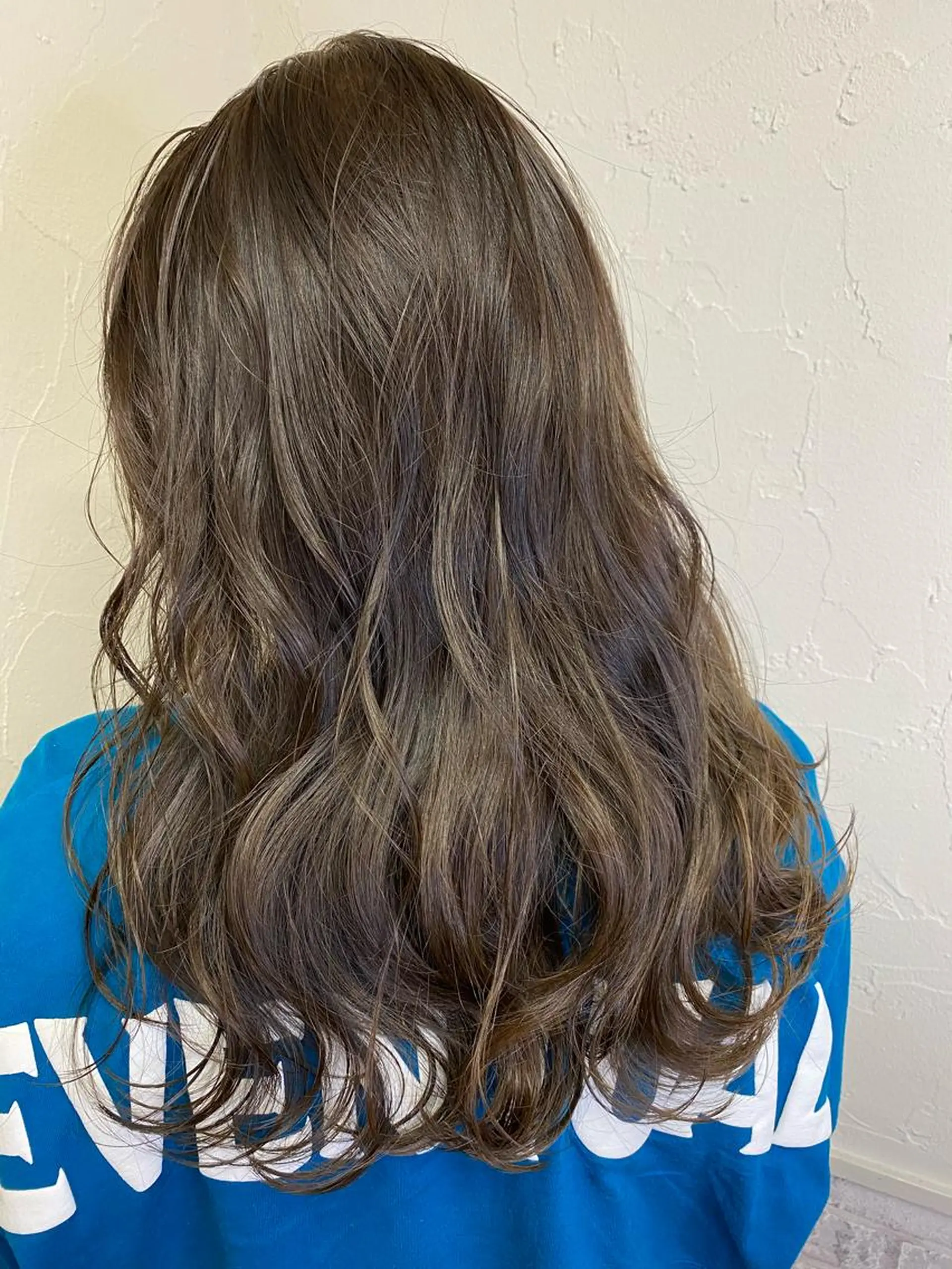 ロング カラー アッシュ ベージュカラー ブリーチ ブリーチなしカラー 髪質改善/レイヤー ストウシンゴのヘアスタイル