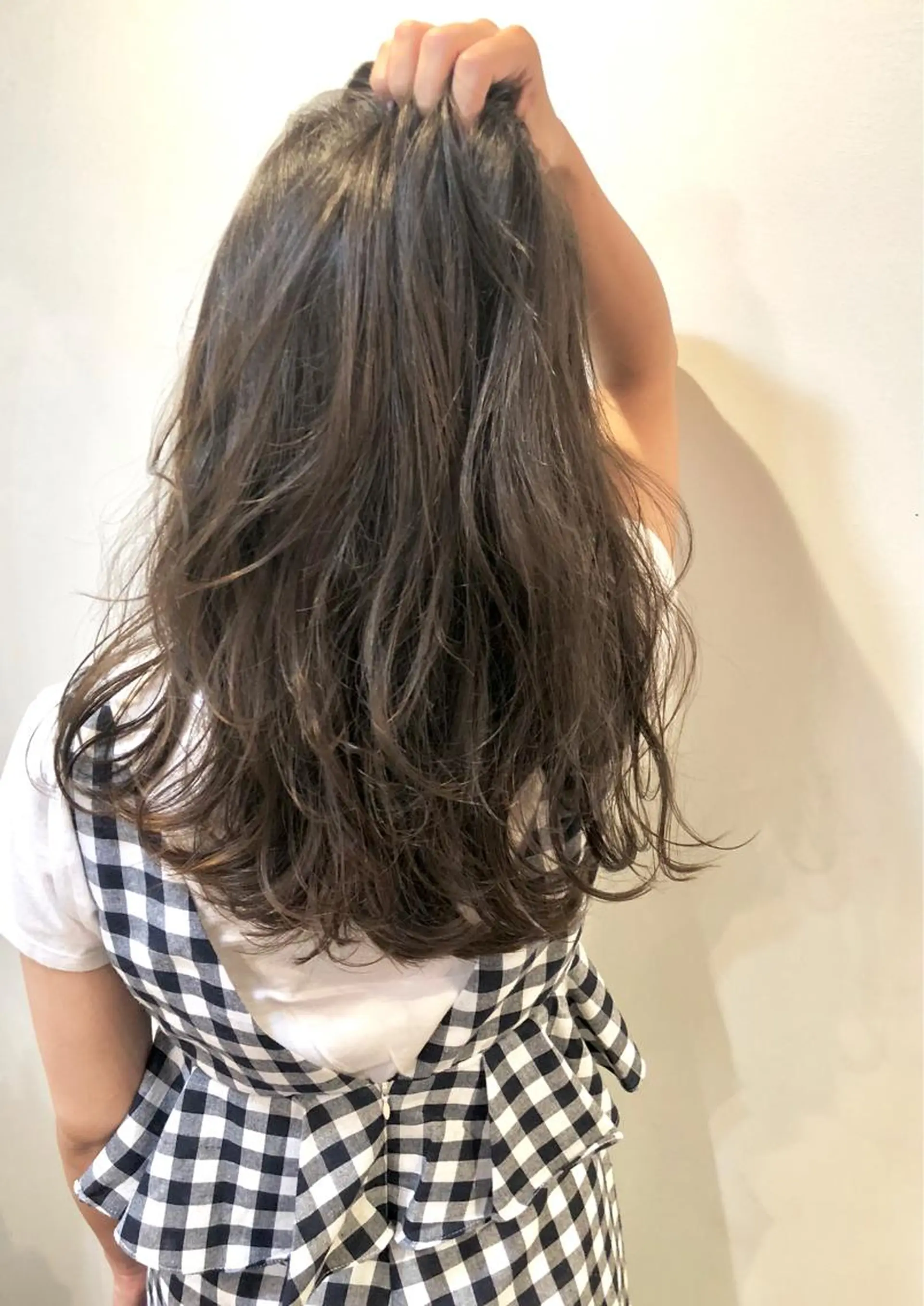 セミロング アッシュ カット ヘアカラー トリートメント ＨＩ ROのヘアスタイル