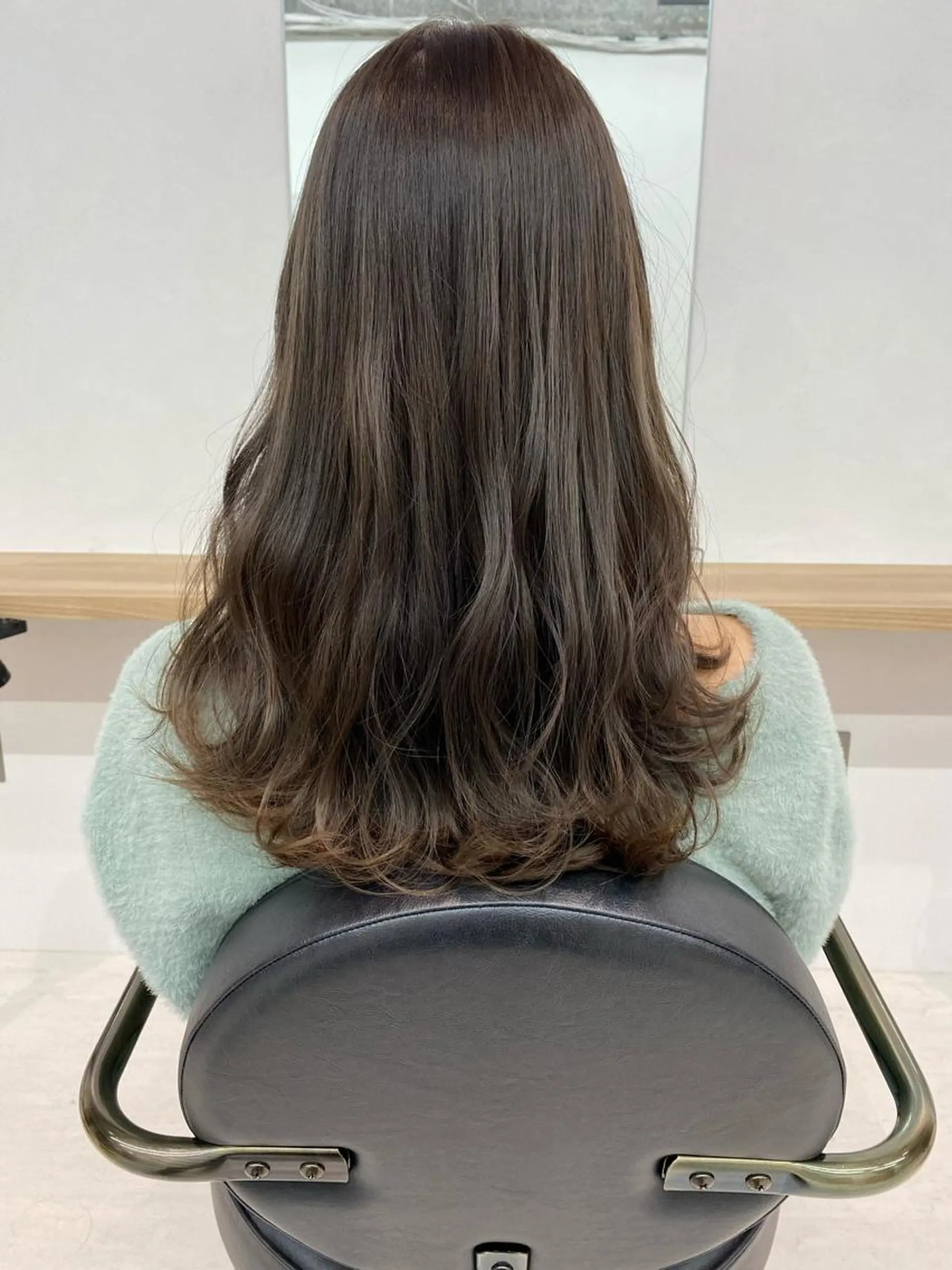 セミロング カラー ベージュカラー オリーブベージュ ヘアカラー トリートメント lar 立川南口所属・レイヤーボブ/ボブ 仲川和人のヘアスタイル