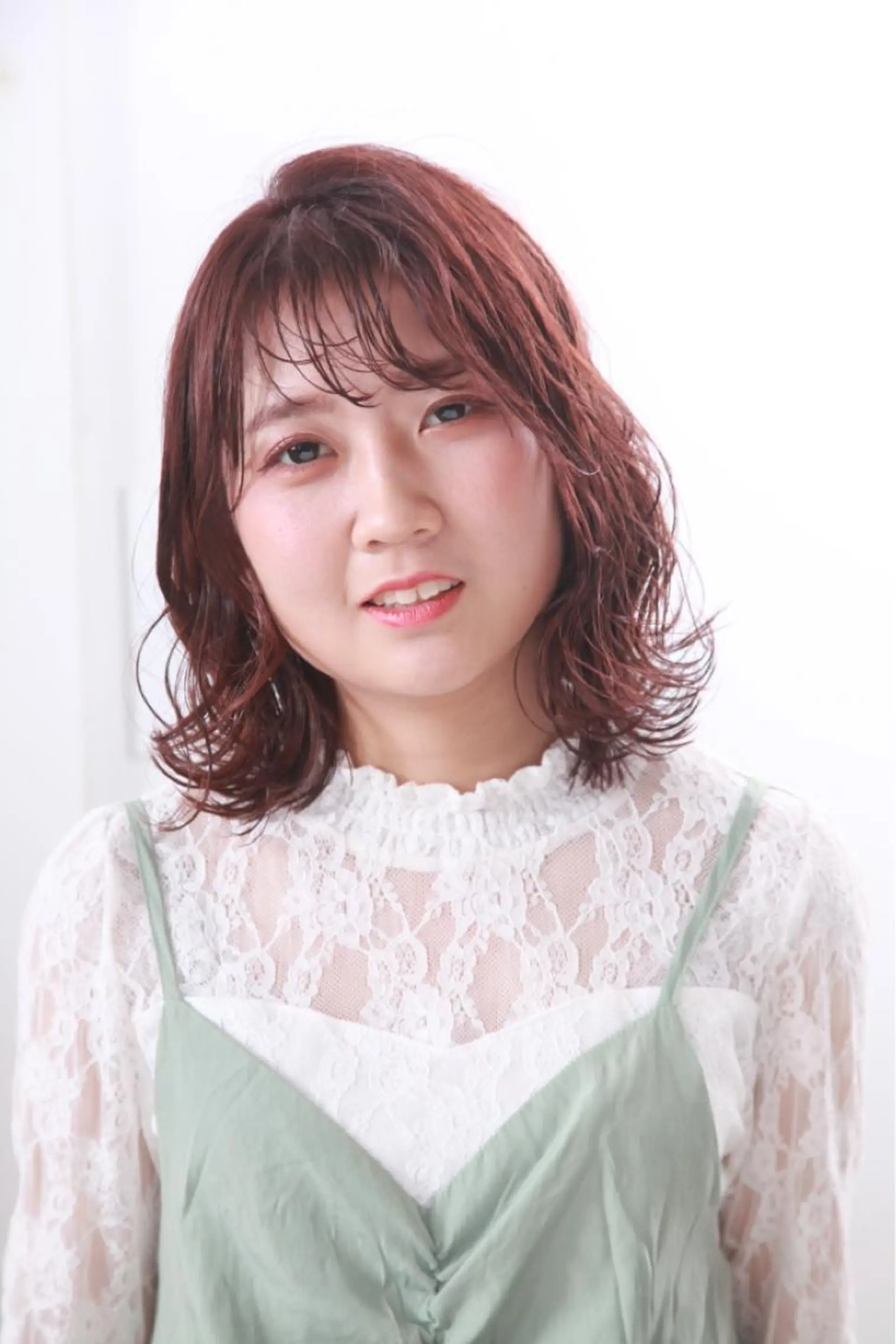 ミディアム カラー 顔まわりレイヤー レイヤーカット 永井 悠大のヘアスタイル