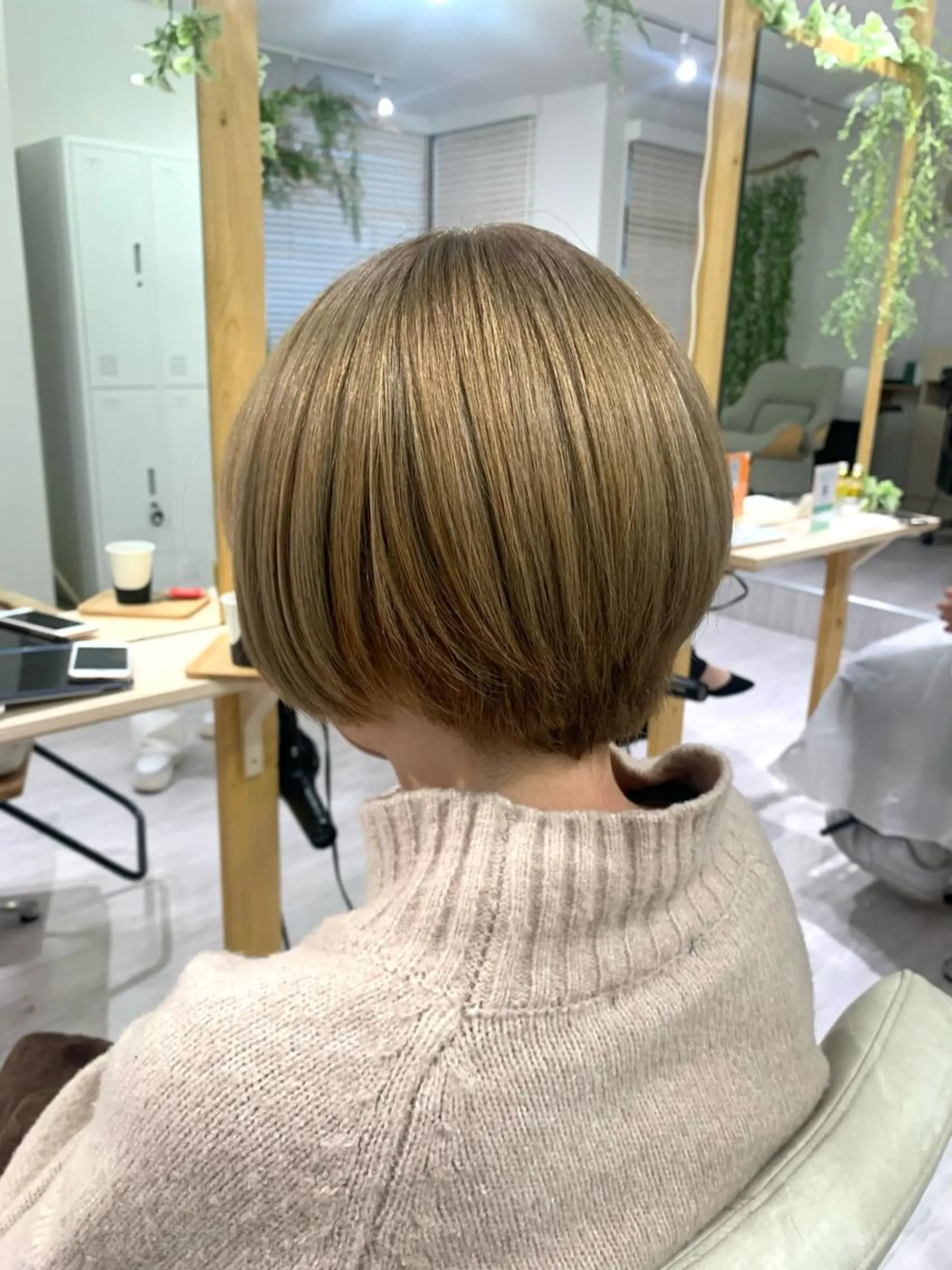 ショート カラー ツヤカラー🤍 ARISAのヘアスタイル