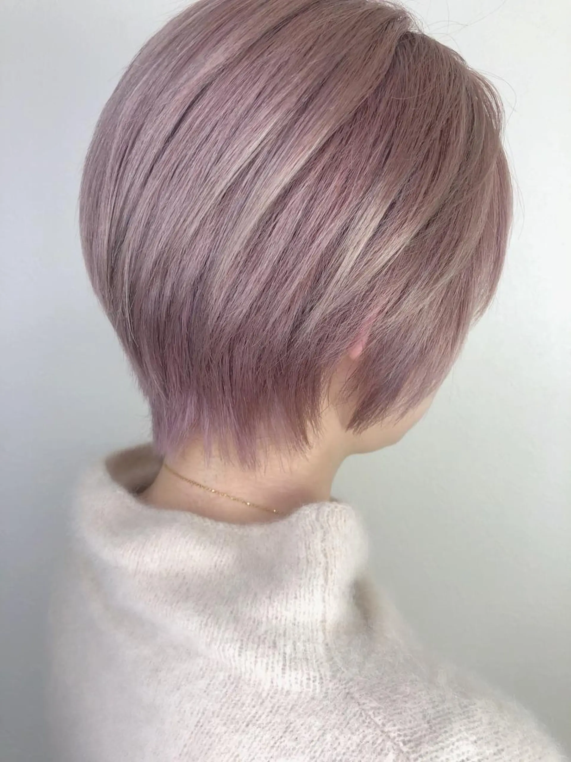 ショート カラー アディクシーカラー バレイヤージュ ベージュカラー ブリーチ ケアブリーチ ito. ブリーチ/髪質改善のヘアスタイル