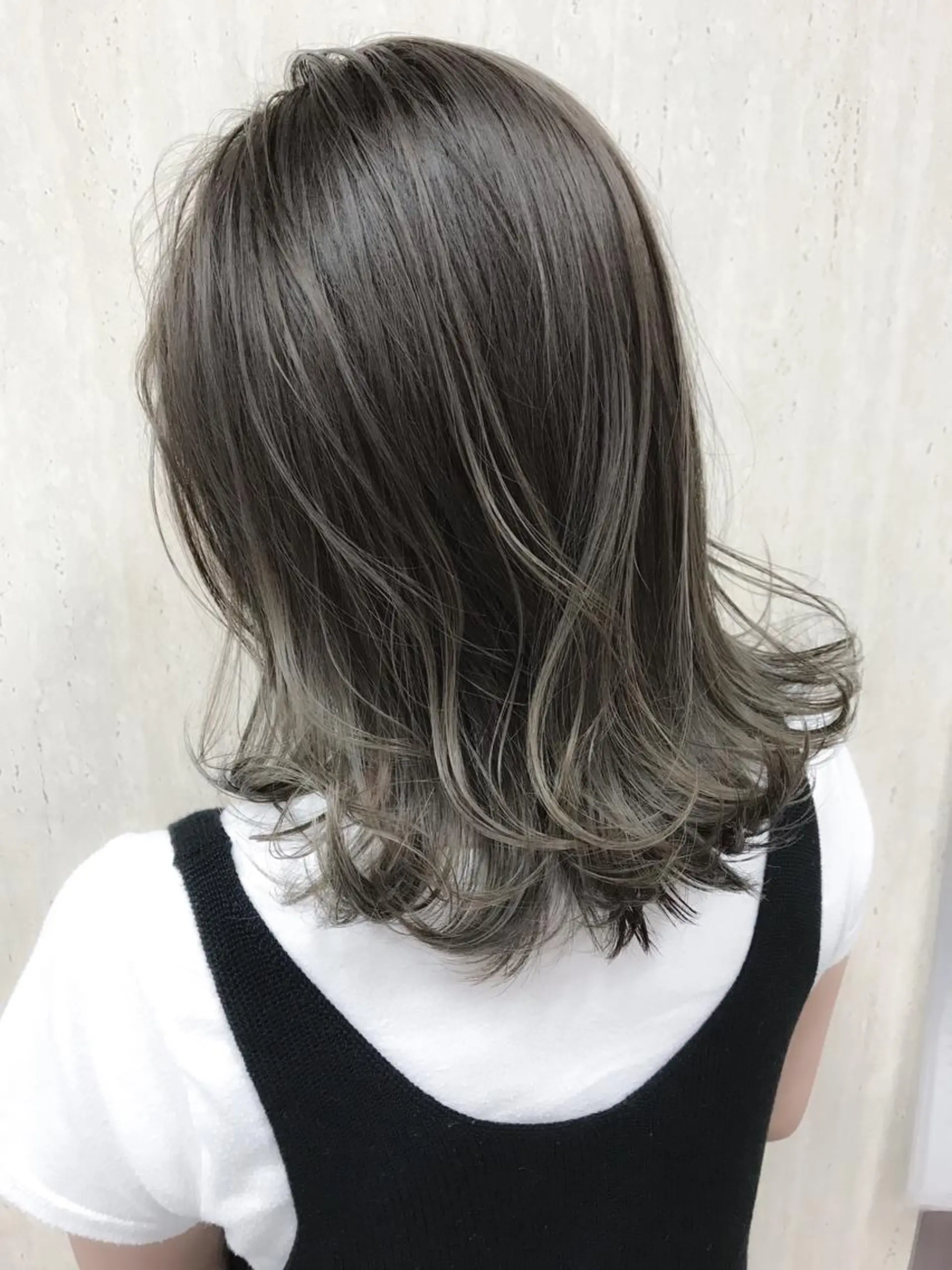 ミディアム カラー アディクシーカラー ハイライトカラー ハイライト ヘアカラー BOX mico.のヘアスタイル