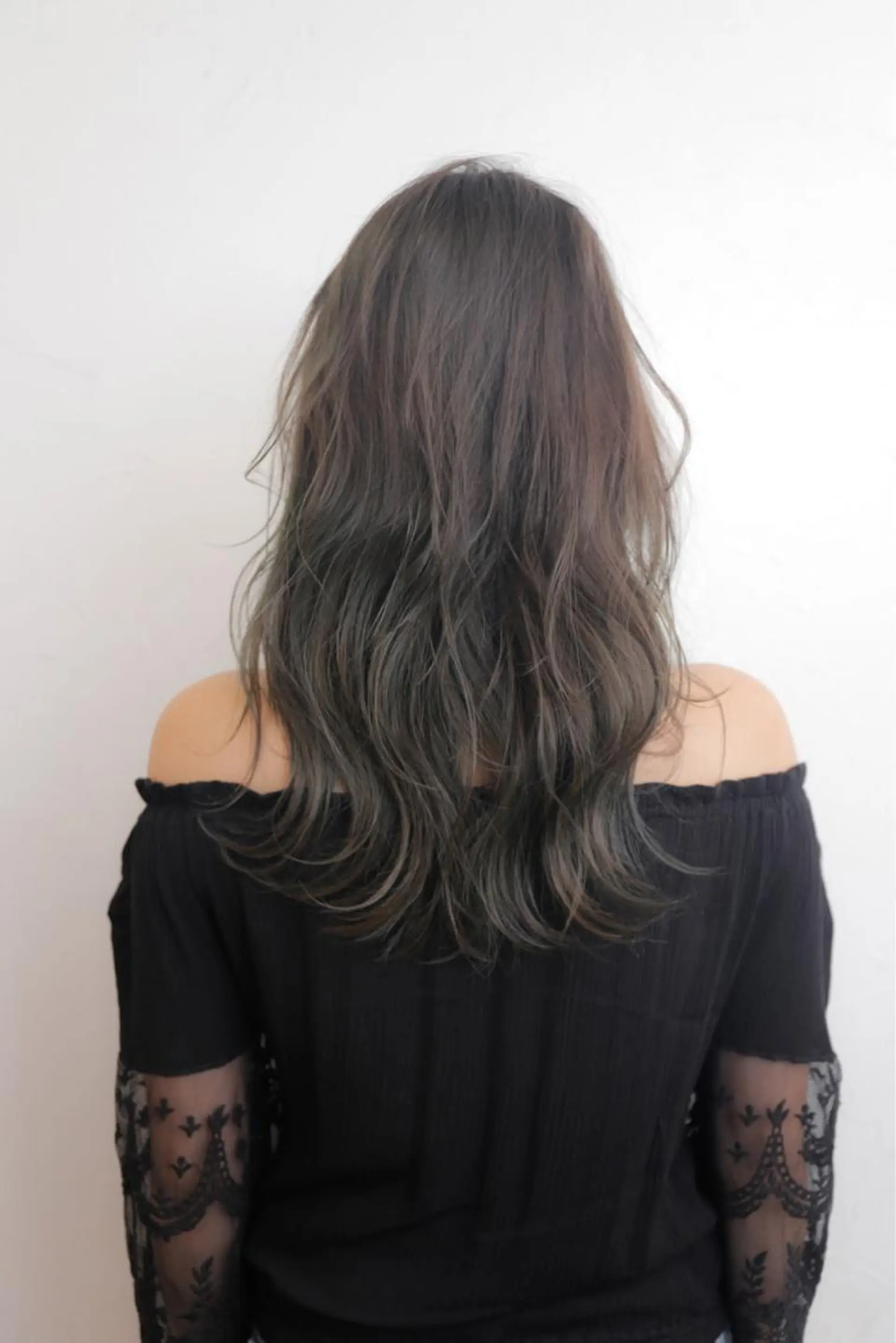 ロング カラー ヤナ マネージャーのヘアスタイル