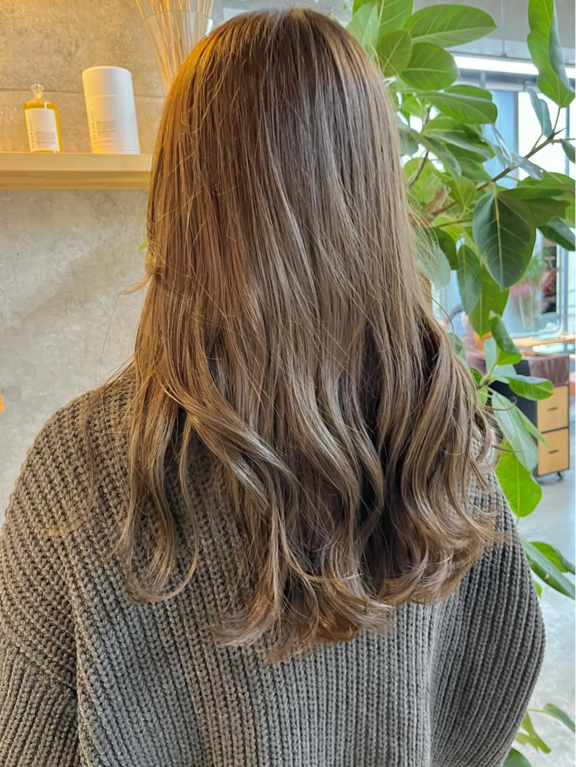 ロング カラー ブリーチ ケアブリーチ ダブルカラー イヤリングカラー ハイライトカラー ハイトーンカラ ー/小川のヘアスタイル