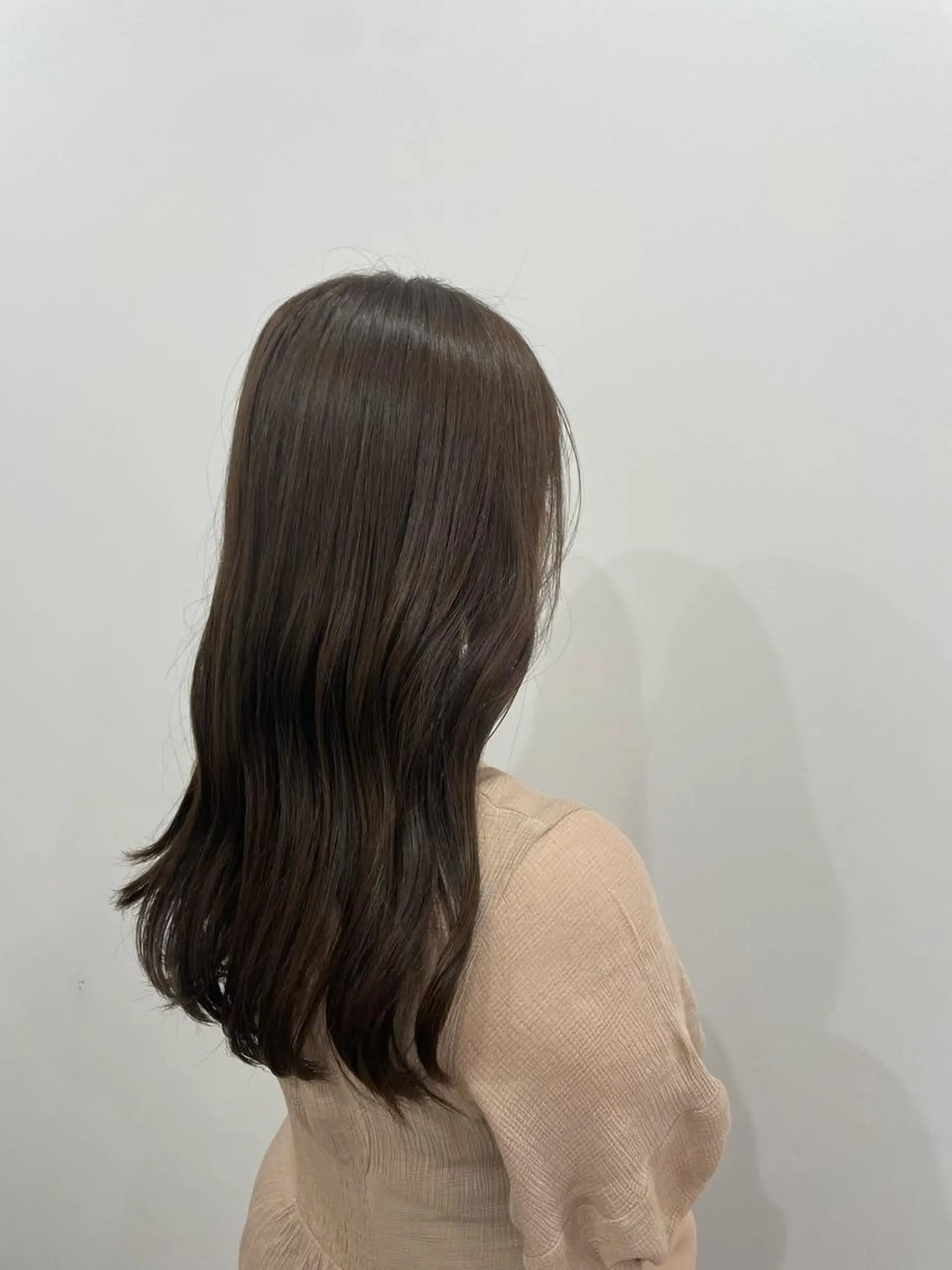 ロング カラー ベージュカラー カット ヘアカラー トリートメント ニシザカ マナのヘアスタイル