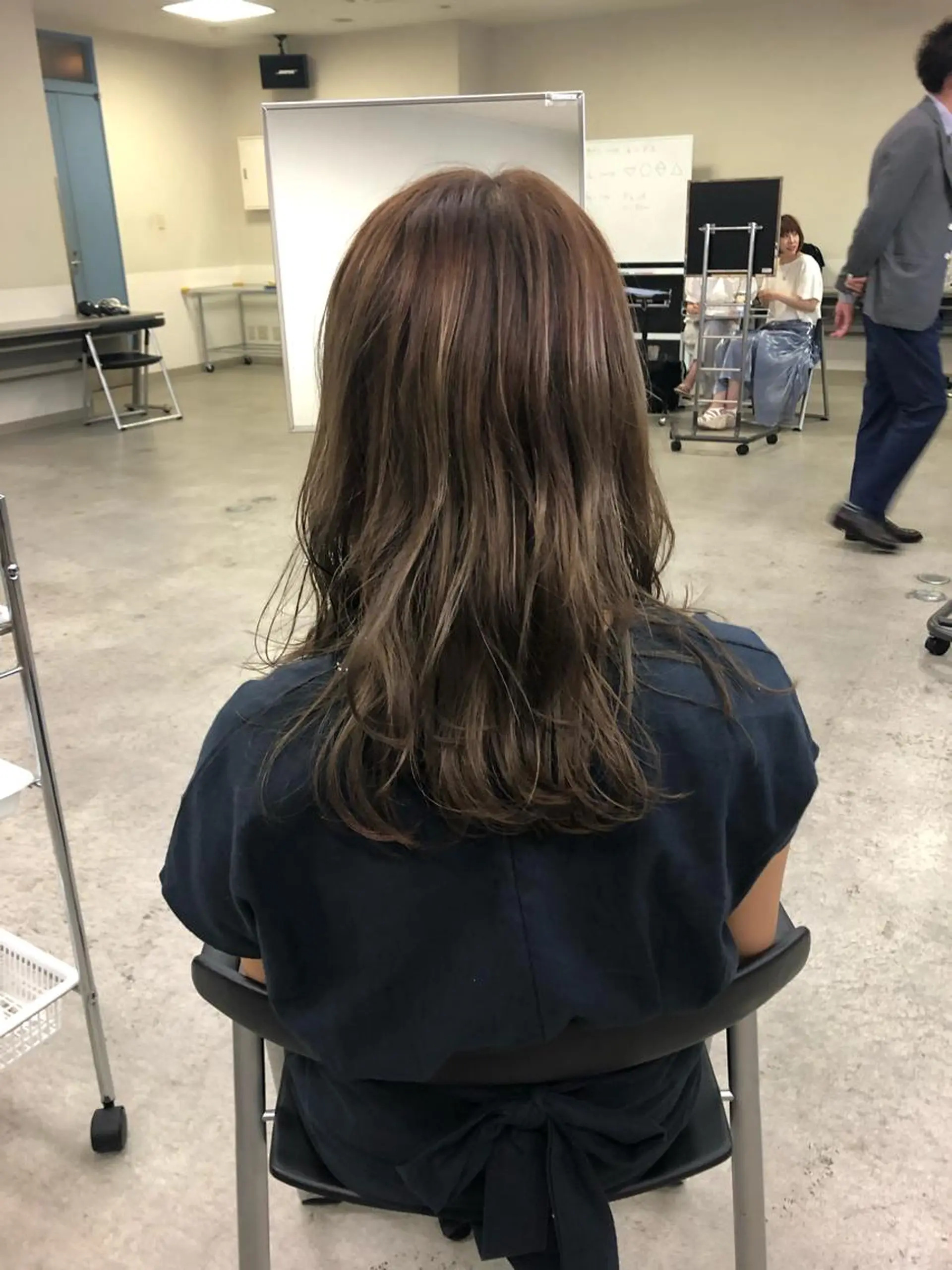 セミロング DEE okazakiのヘアスタイル