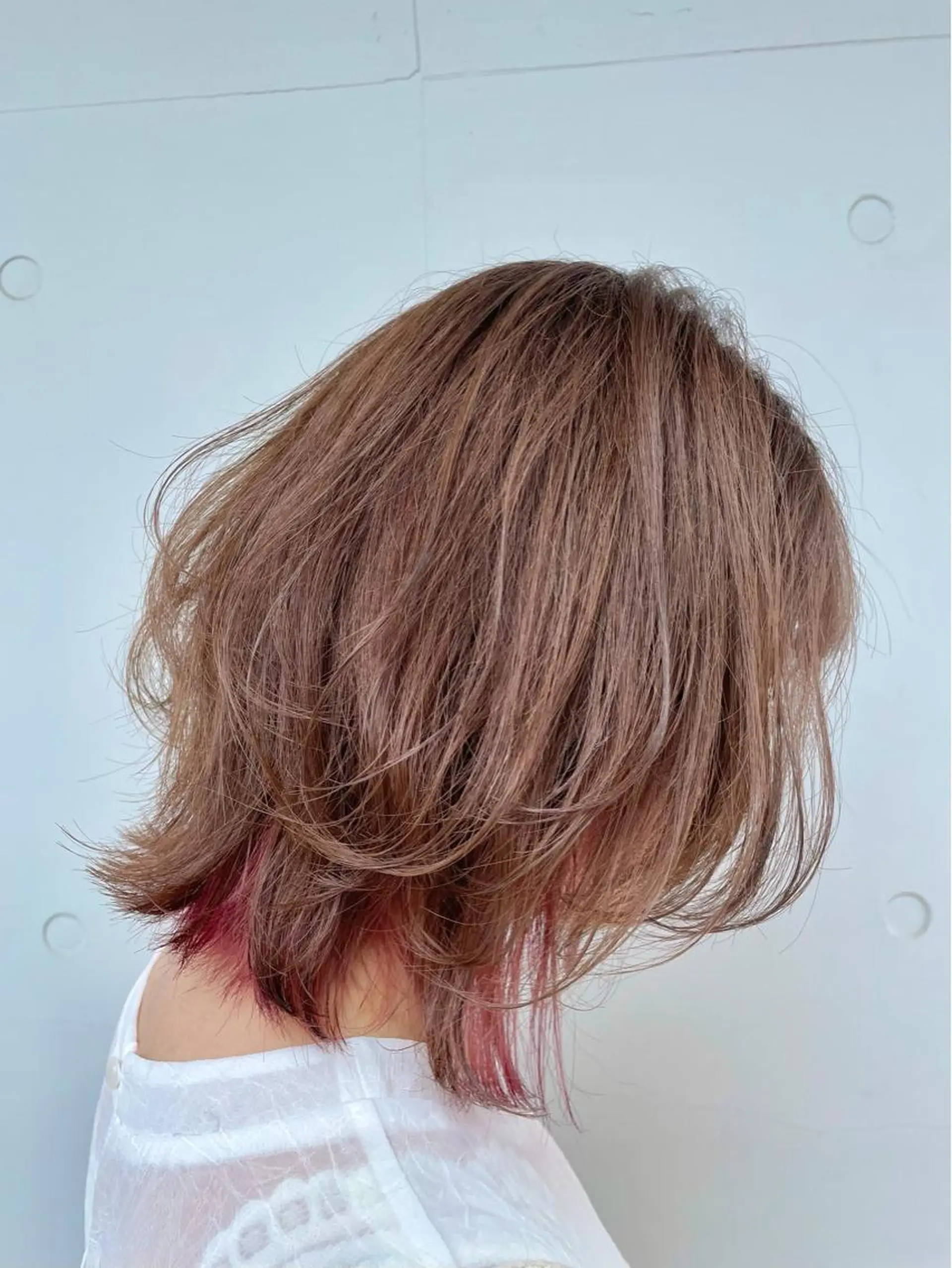 ミディアム ウルフカット もにか🌞原宿/渋谷 🌝ブリーチカラーのヘアスタイル