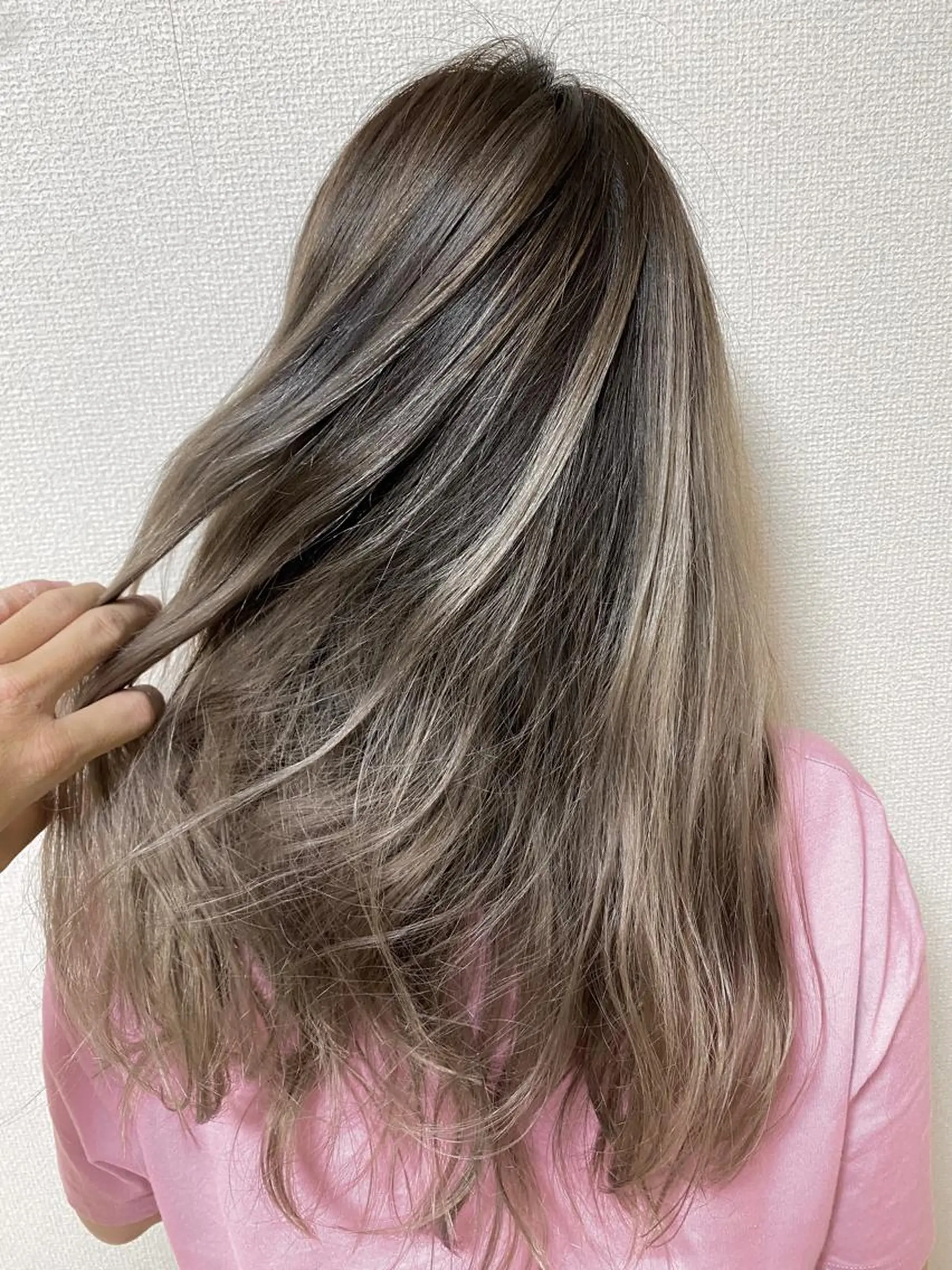 ロング レイヤーカット 🍀透明感抜群🍀/ ハイトーンカラーのヘアスタイル