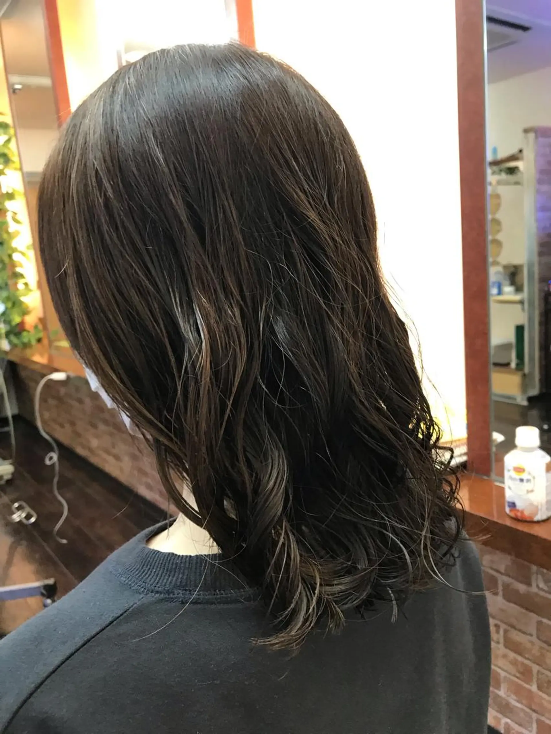 セミロング カラー パーマ 桧山 真のヘアスタイル