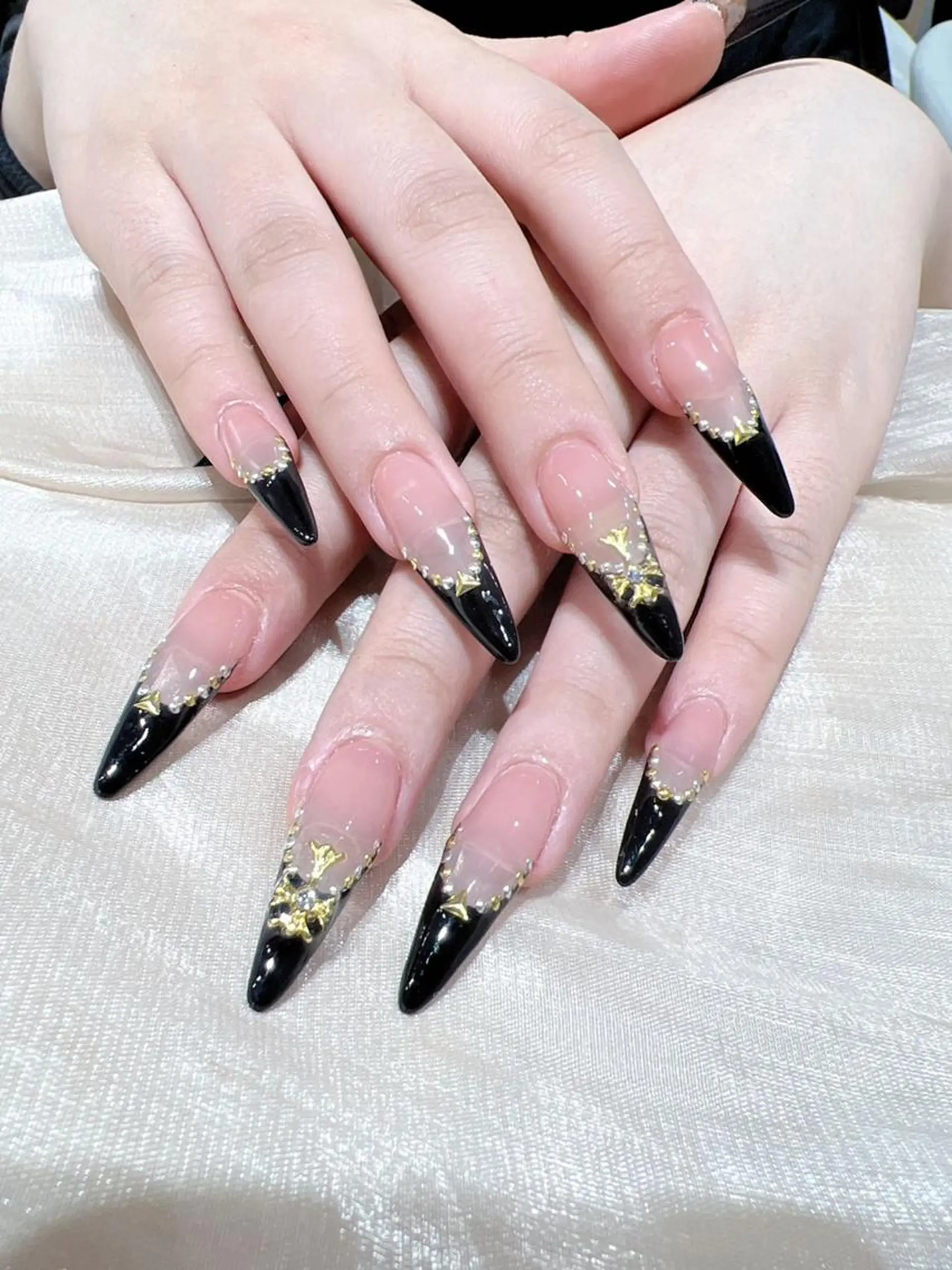 ネイル アートネイル 長さ出し ネイルチップ Queens momoのネイルデザイン